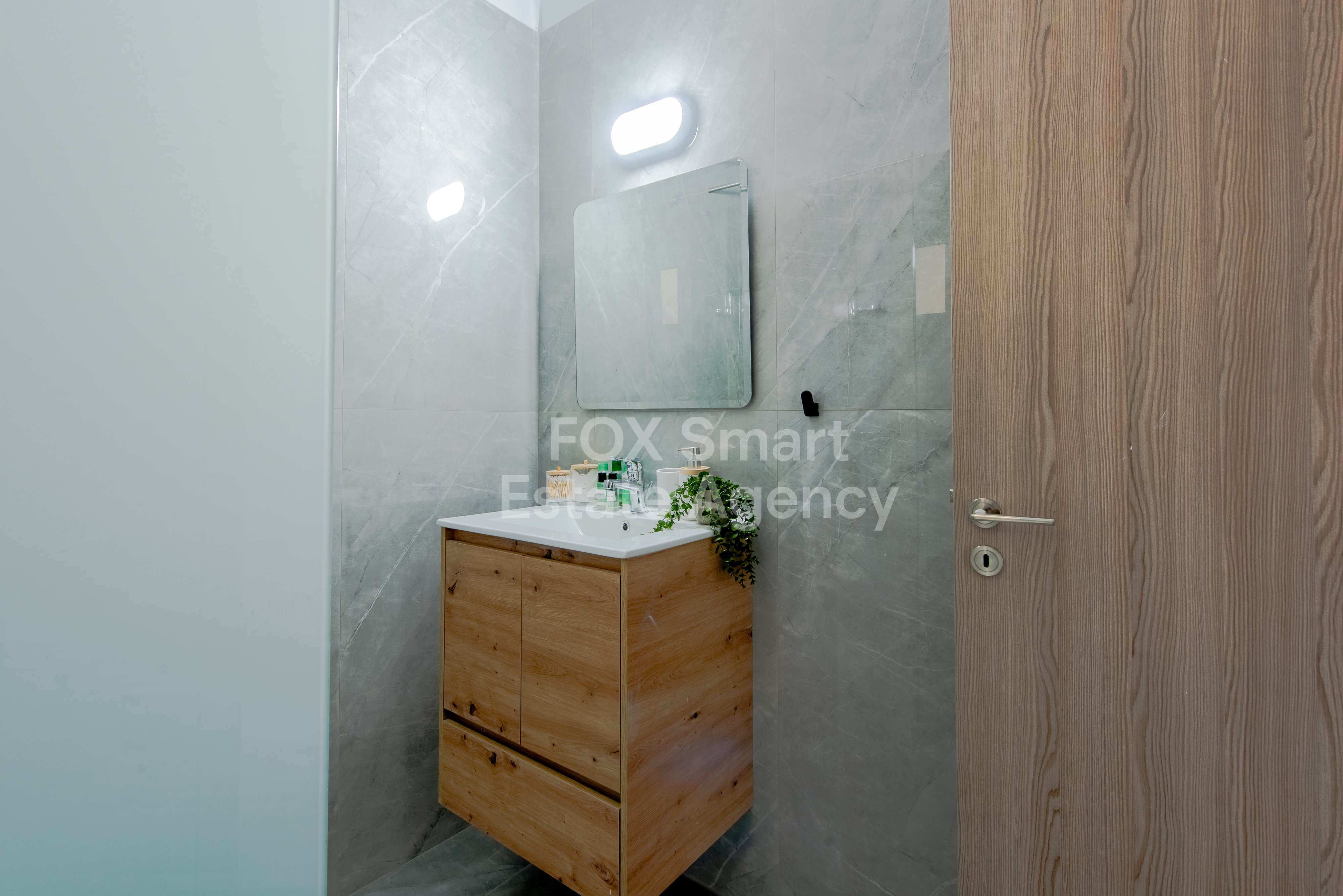 Fully renovated modern apartment near Larnaca Finikoudes