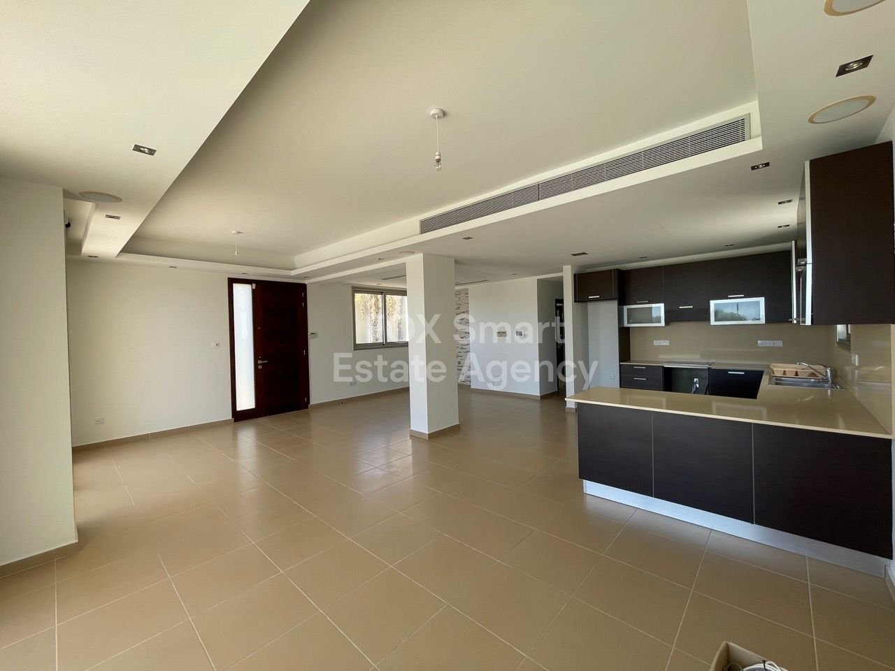 Beachside 3-Bedroom Apartment with Private Pool in Pervolia, Larnaca