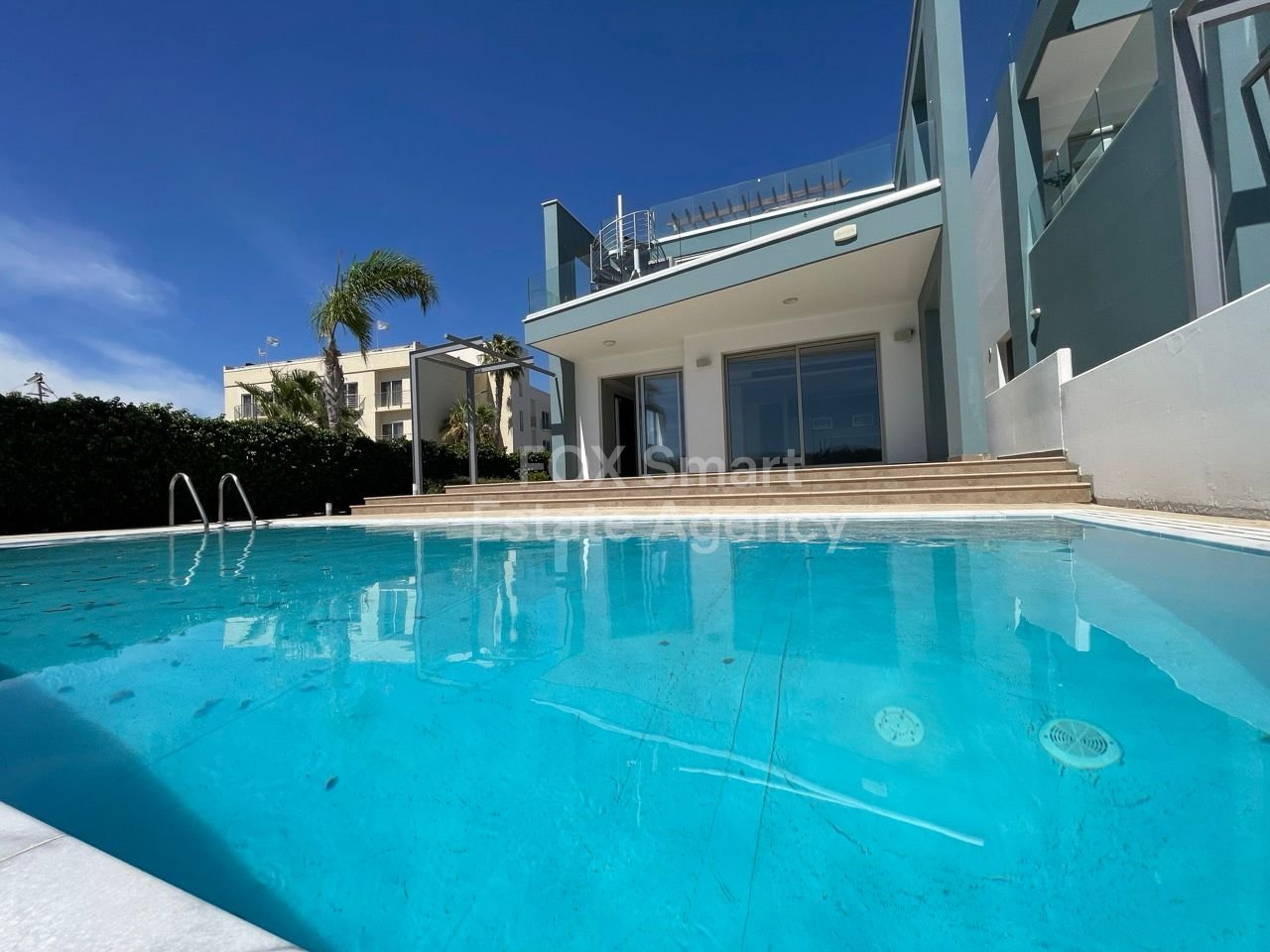 Beachside 3-Bedroom Apartment with Private Pool in Pervolia, Larnaca