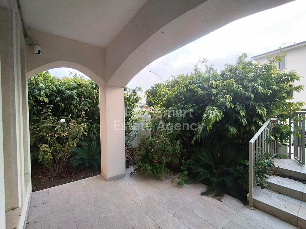 Luxurious 3 Bedroom Villa in Livadia For Rent