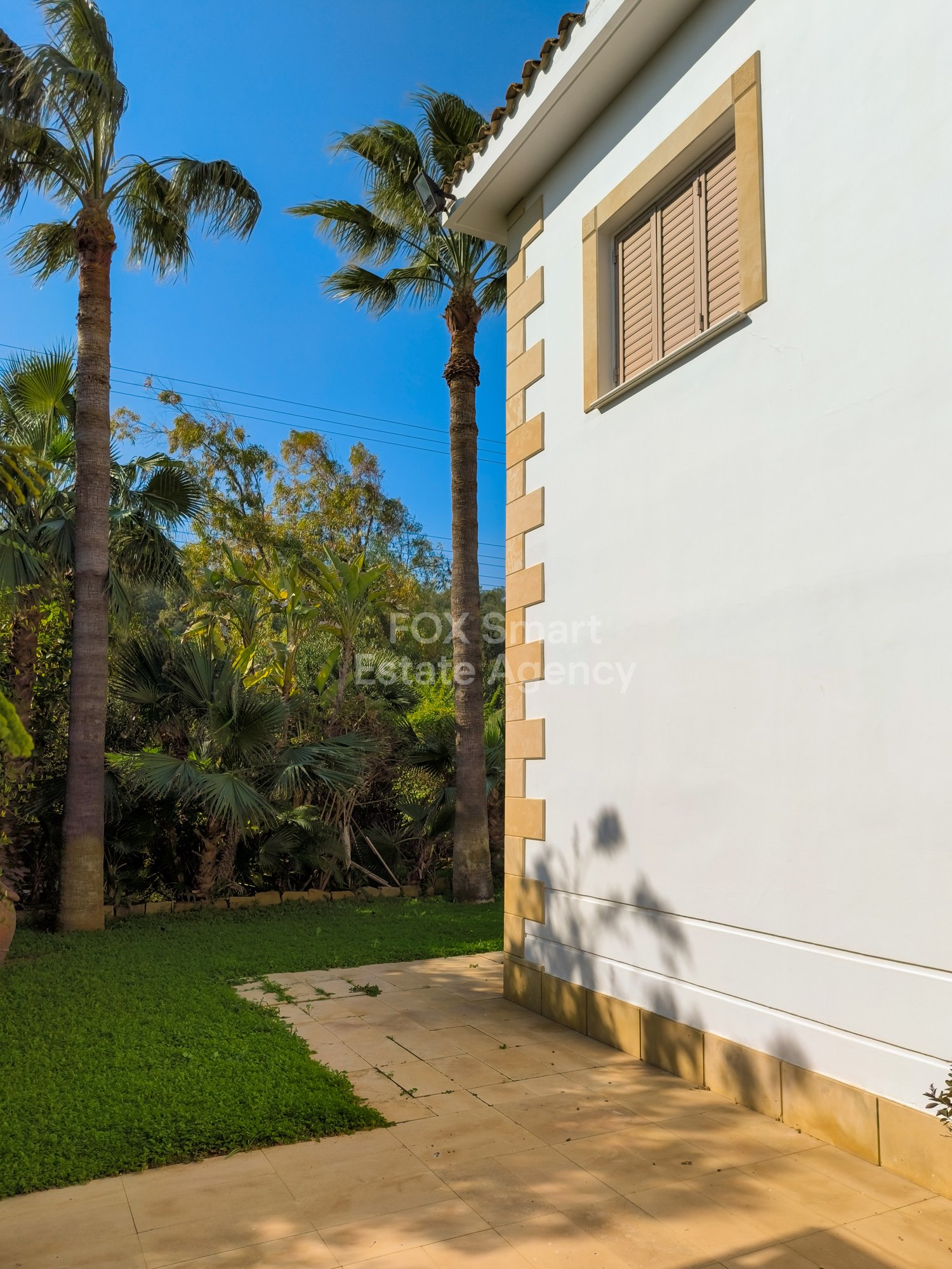 Luxury 5-Bedroom Villa with Private Pool – Prime Residential Area of Larnaca, Cyprus