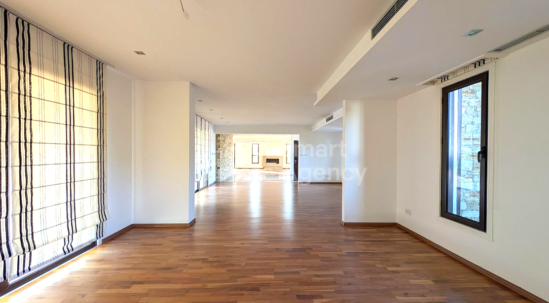 Five bedroom house for sale, Dromolaxia.