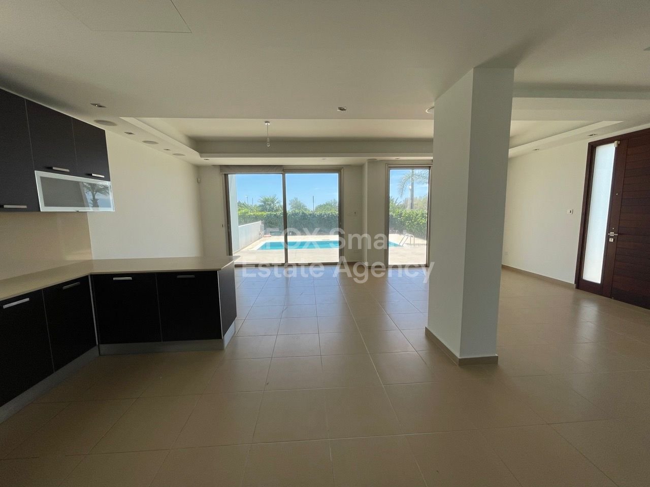 Beachside 3-Bedroom Apartment with Private Pool in Pervolia, Larnaca