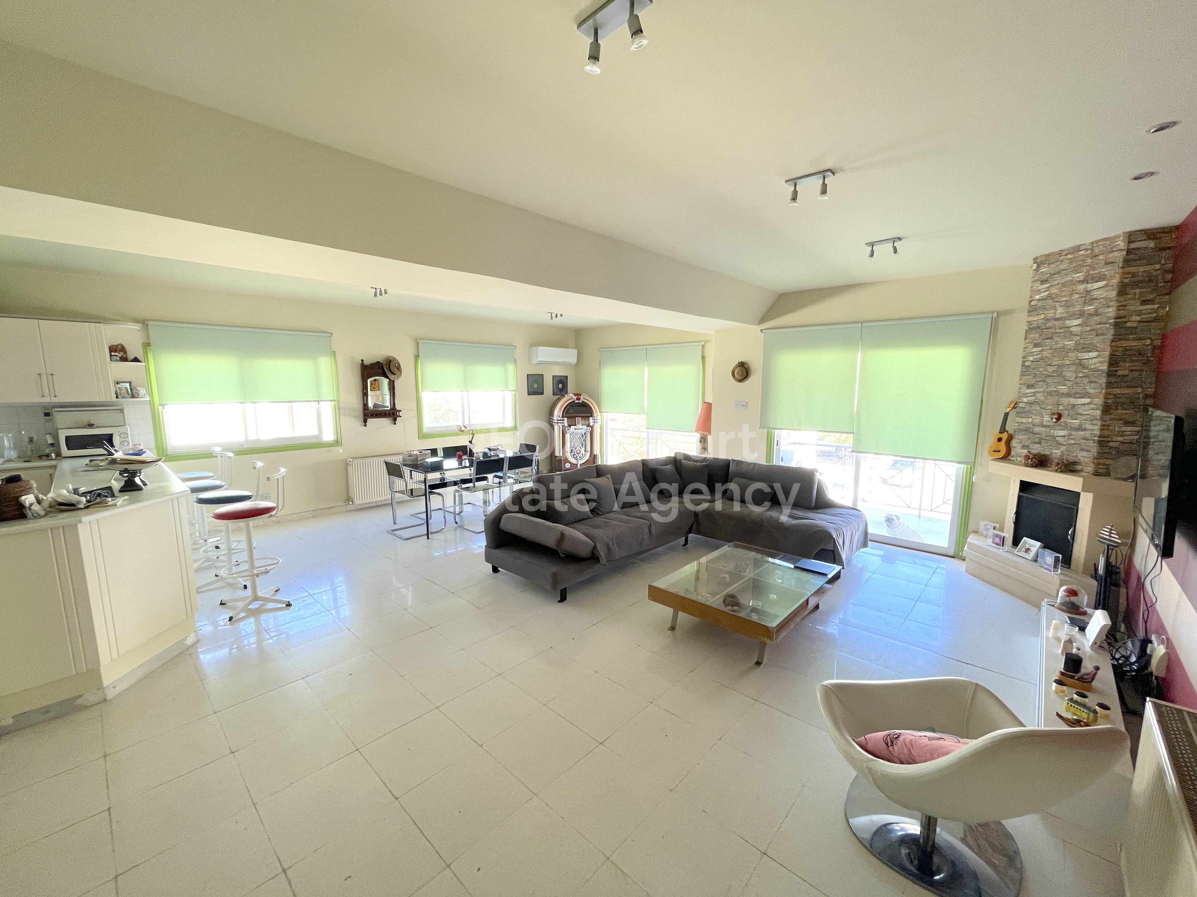 Prime Urban Retreat: Stylish Living in Heart of Aglantzia