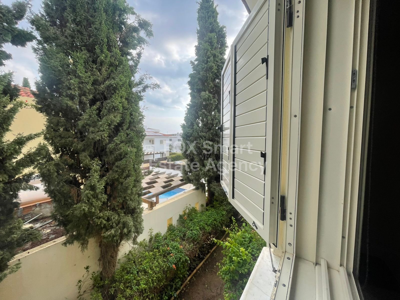 Relaxed Coastal Living: 3-Bedroom Villa Steps from the Beach in Pyla