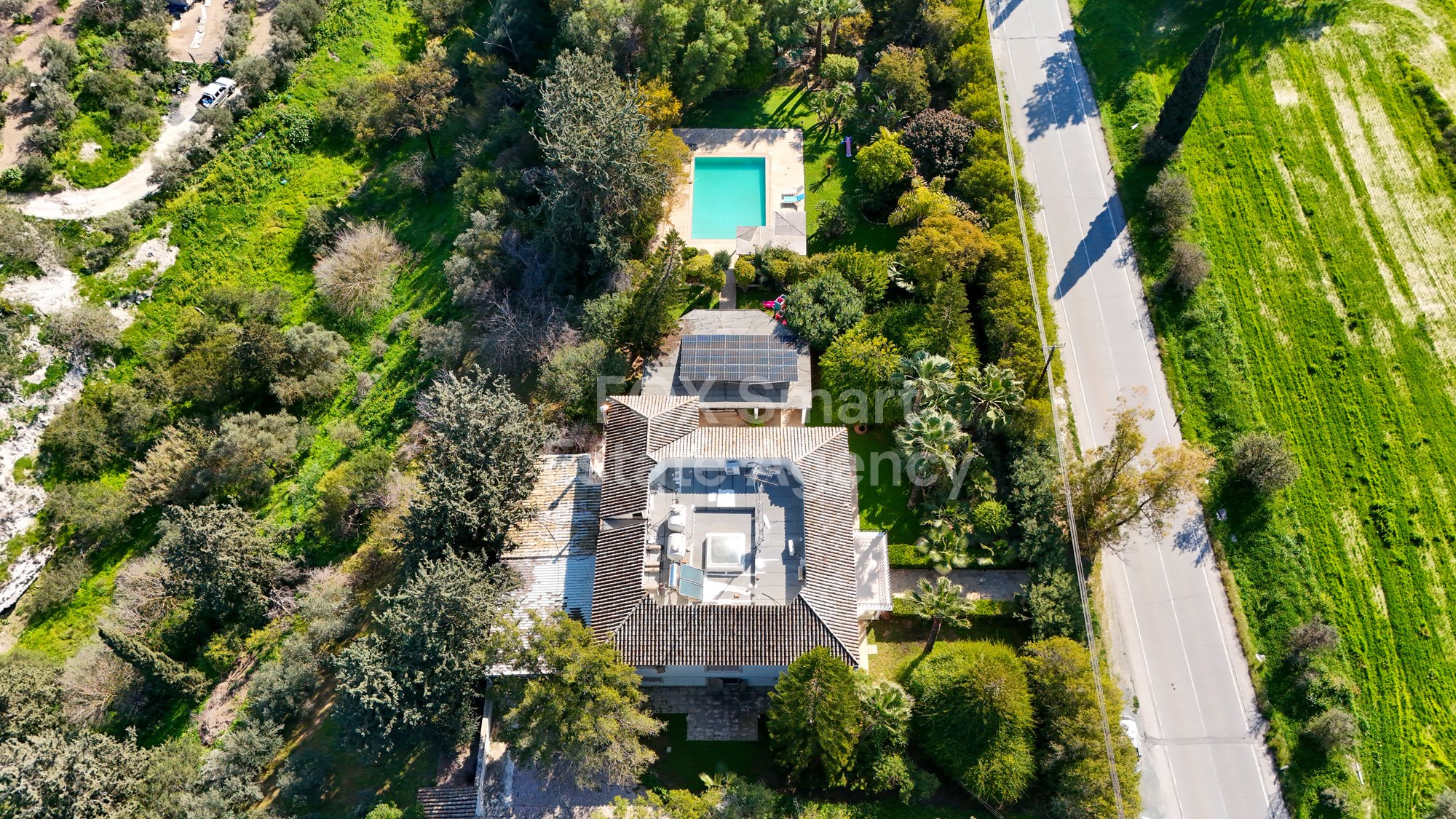 Luxury 5-Bedroom Villa with Private Pool – Prime Residential Area of Larnaca, Cyprus