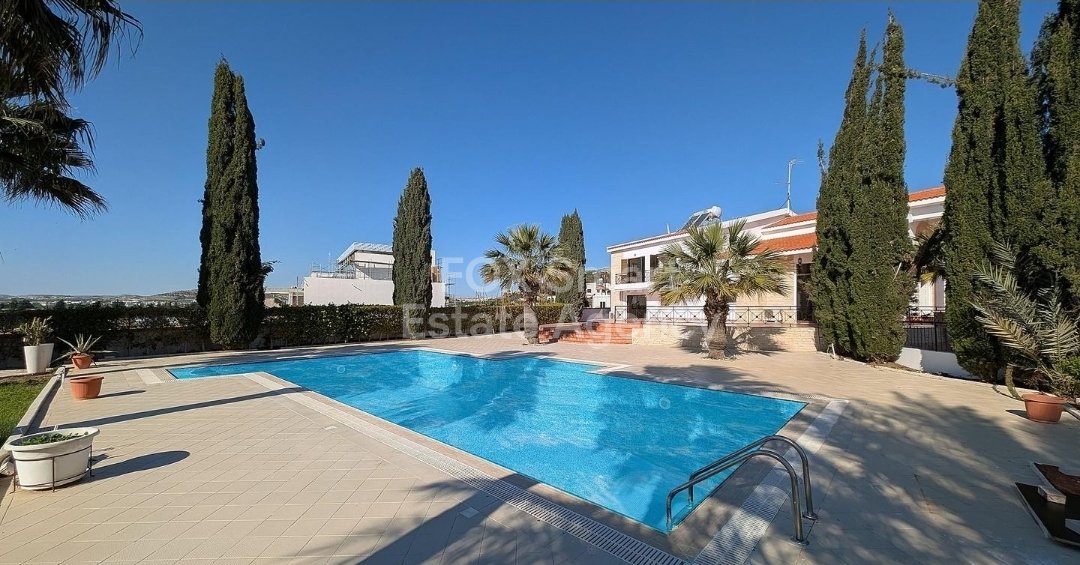 Four bedroom house for sale, Pyla.