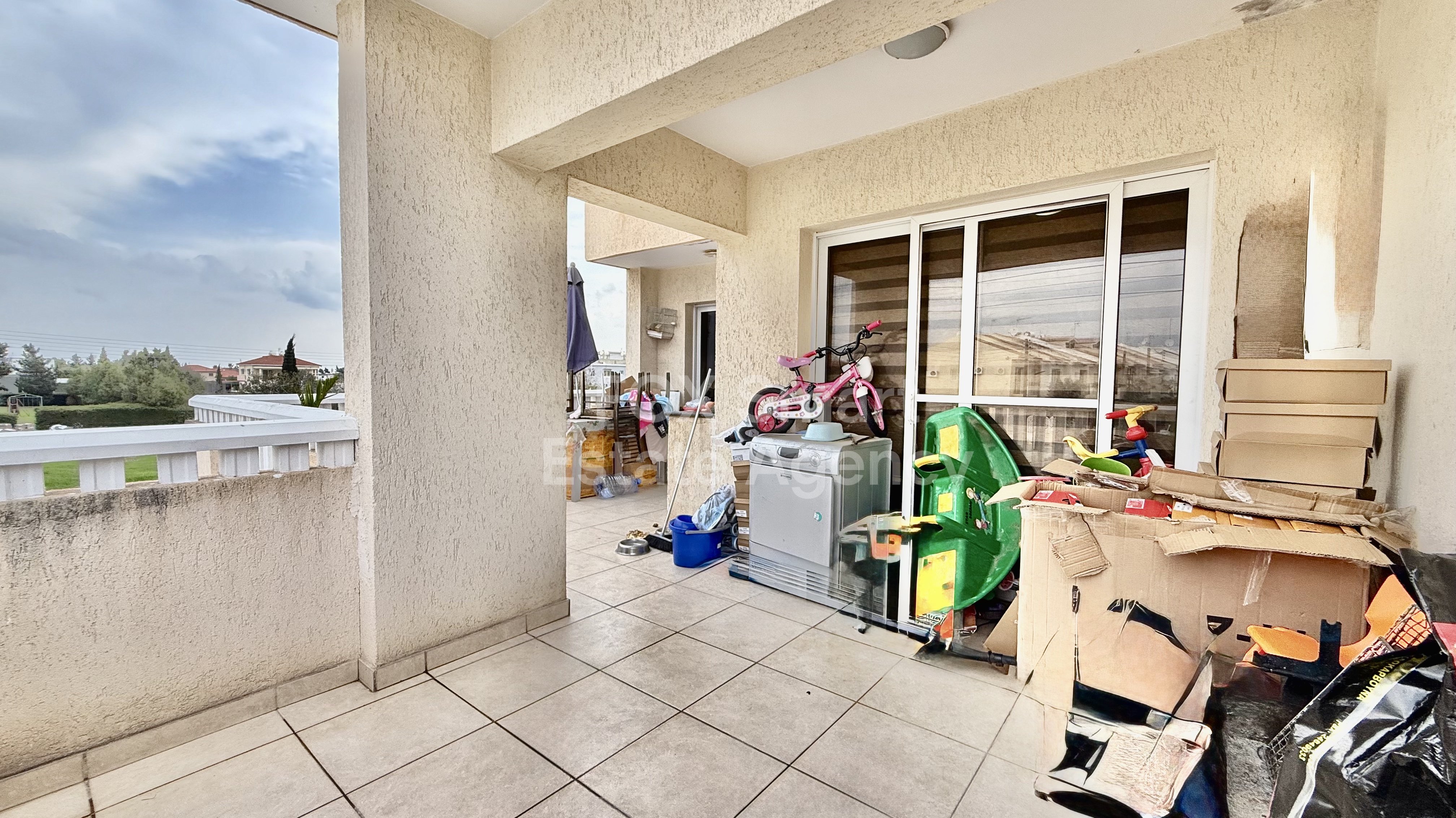 Spacious 3-Bedroom Apartment with Title Deeds – Exceptional Value in Kiti