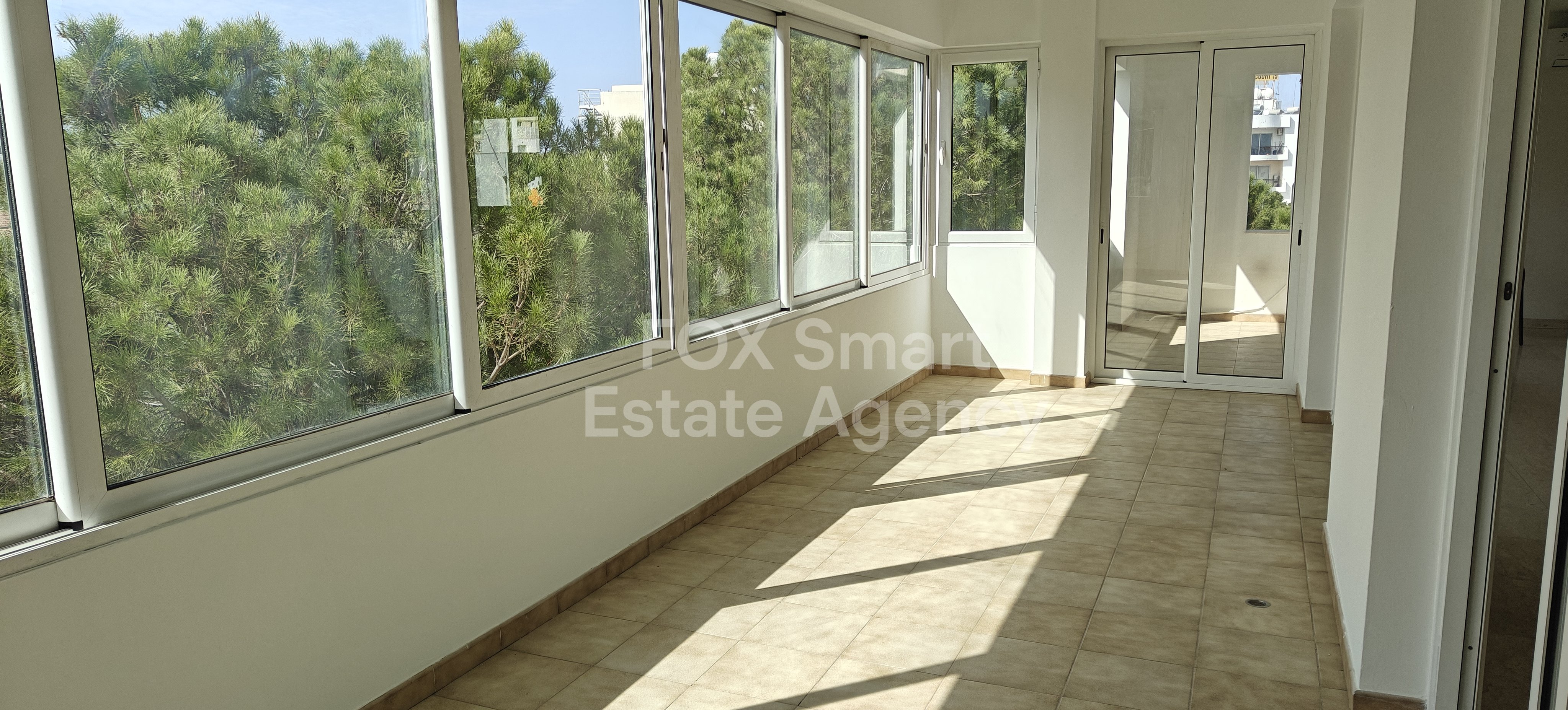 For rent spacious whole floor 3-bedroom apartment in Makedonitisa close to the Mall of Egkomi