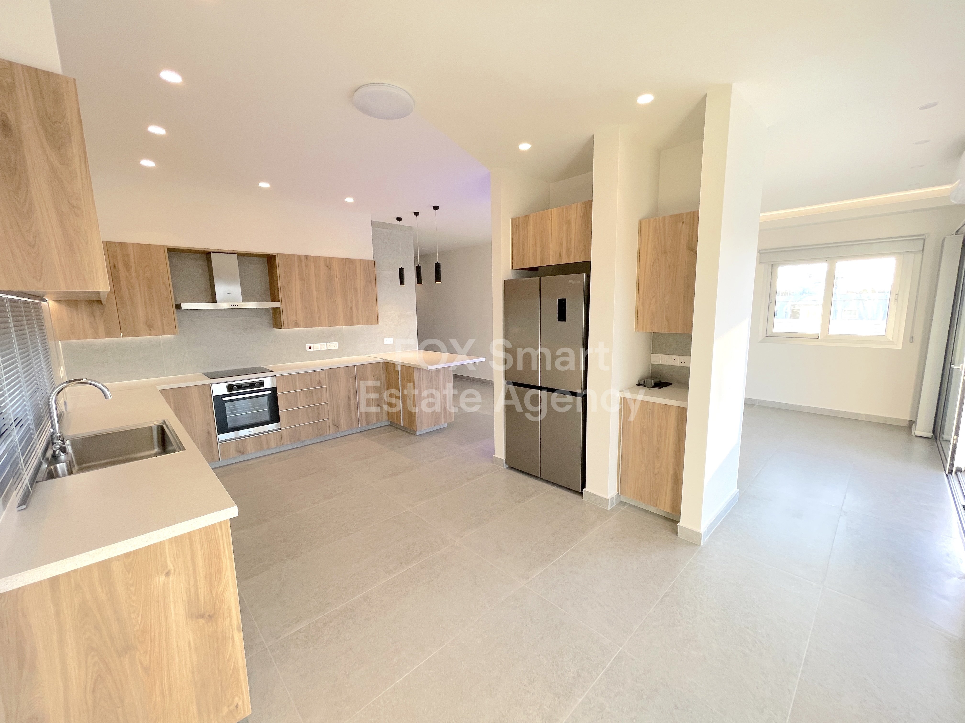 Charming Top-Floor 2-Bedroom Apartment with Expansive Balcony Near American Medical Center in Strovolos!