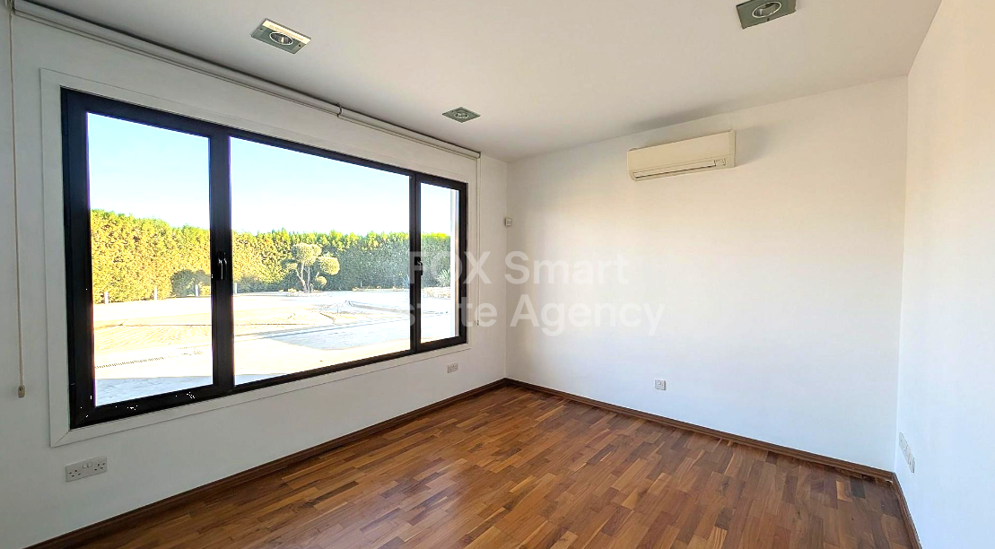 Five bedroom house for sale, Dromolaxia.