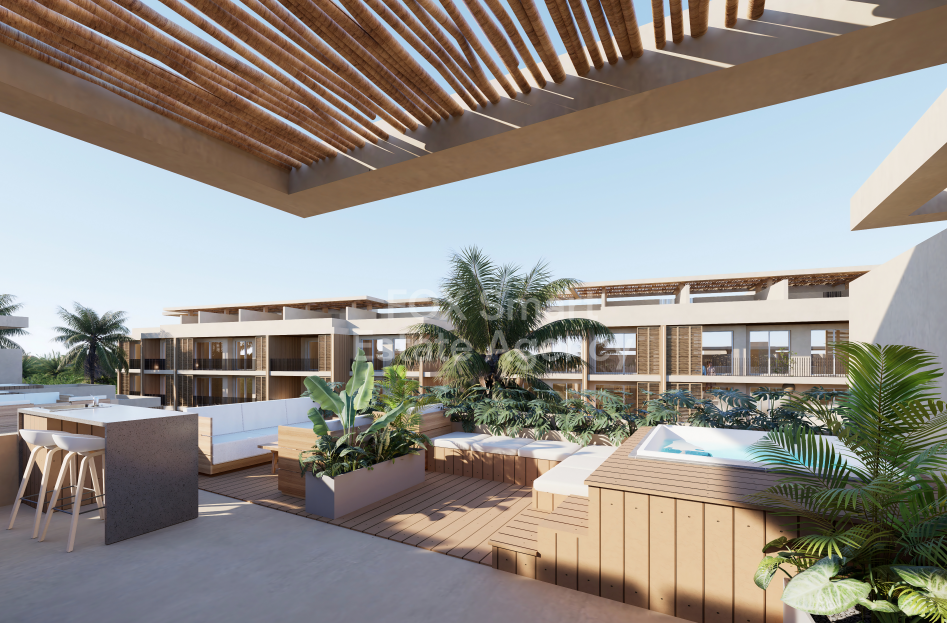 Modern 2-Bed Penthouse Apartment Minutes from the Mediterranean, Communal Pool