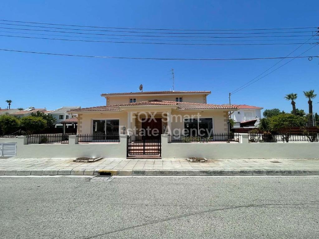 Spacious three-bedroom house in Egkomi, Nicosia for sale