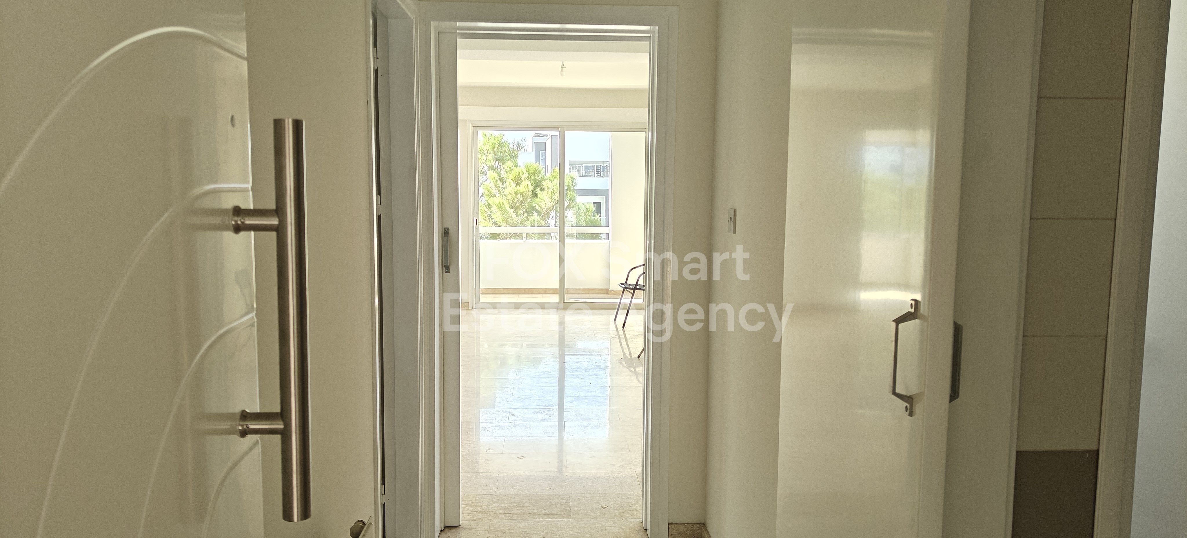 For rent spacious whole floor 3-bedroom apartment in Makedonitisa close to the Mall of Egkomi