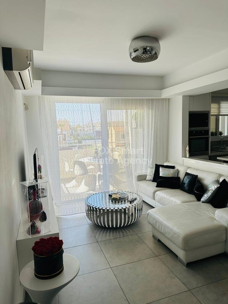 2 Bedroom, Modern Apartment