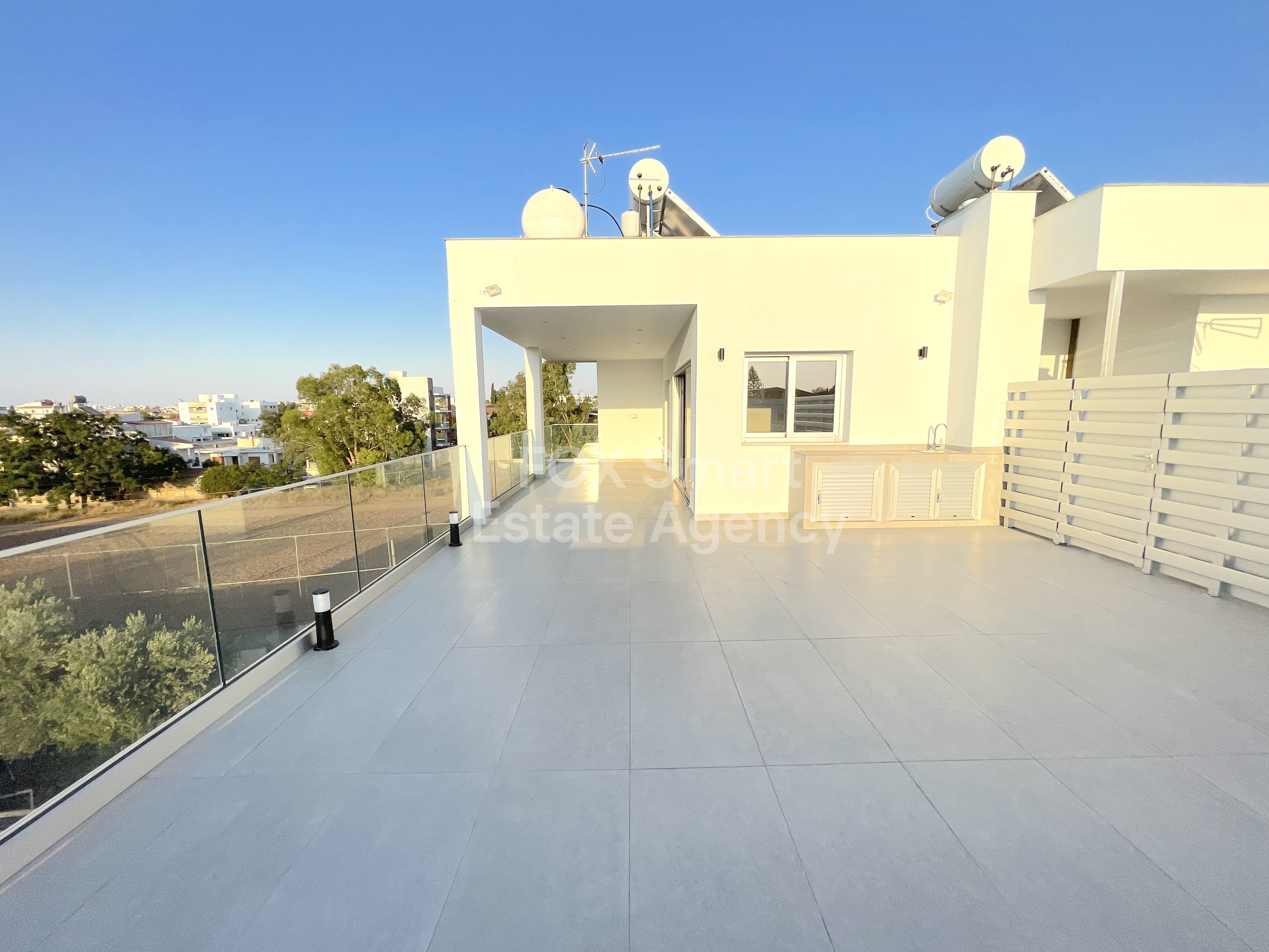 Charming Top-Floor 2-Bedroom Apartment with Expansive Balcony Near American Medical Center in Strovolos!