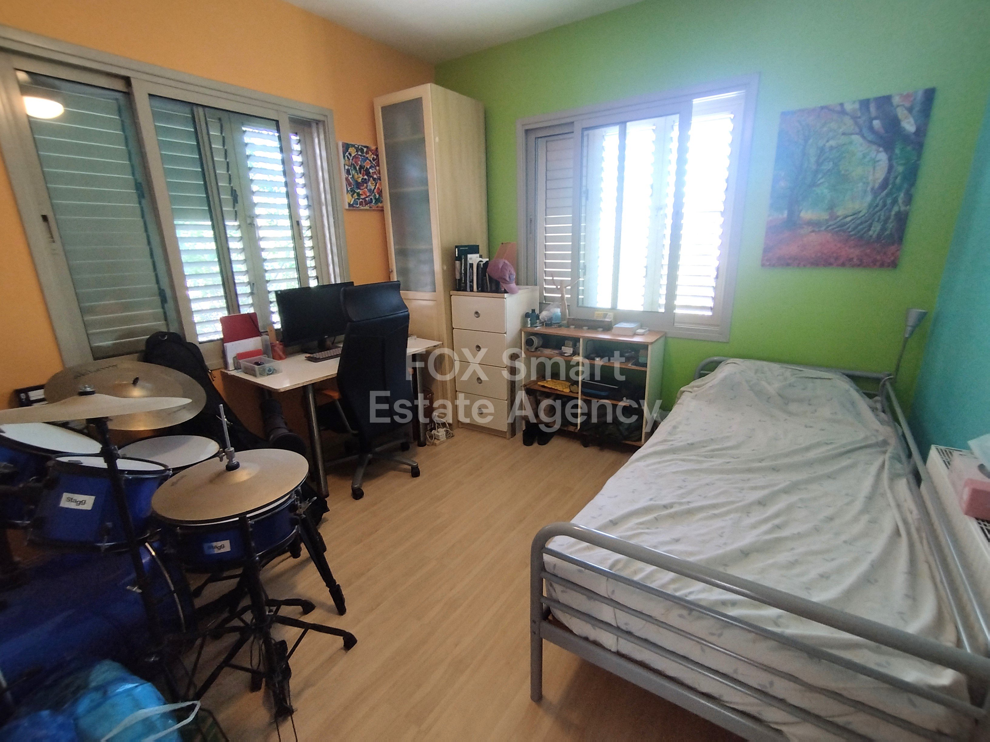 Space, Comfort & Location – 4-Bedroom Residence with Attic & Courtyard