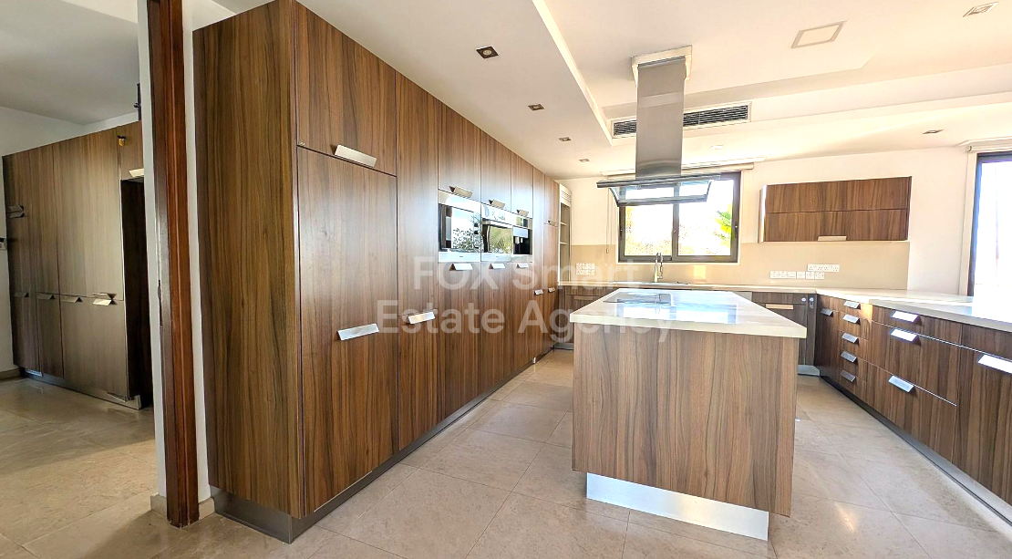 Five bedroom house for sale, Dromolaxia.