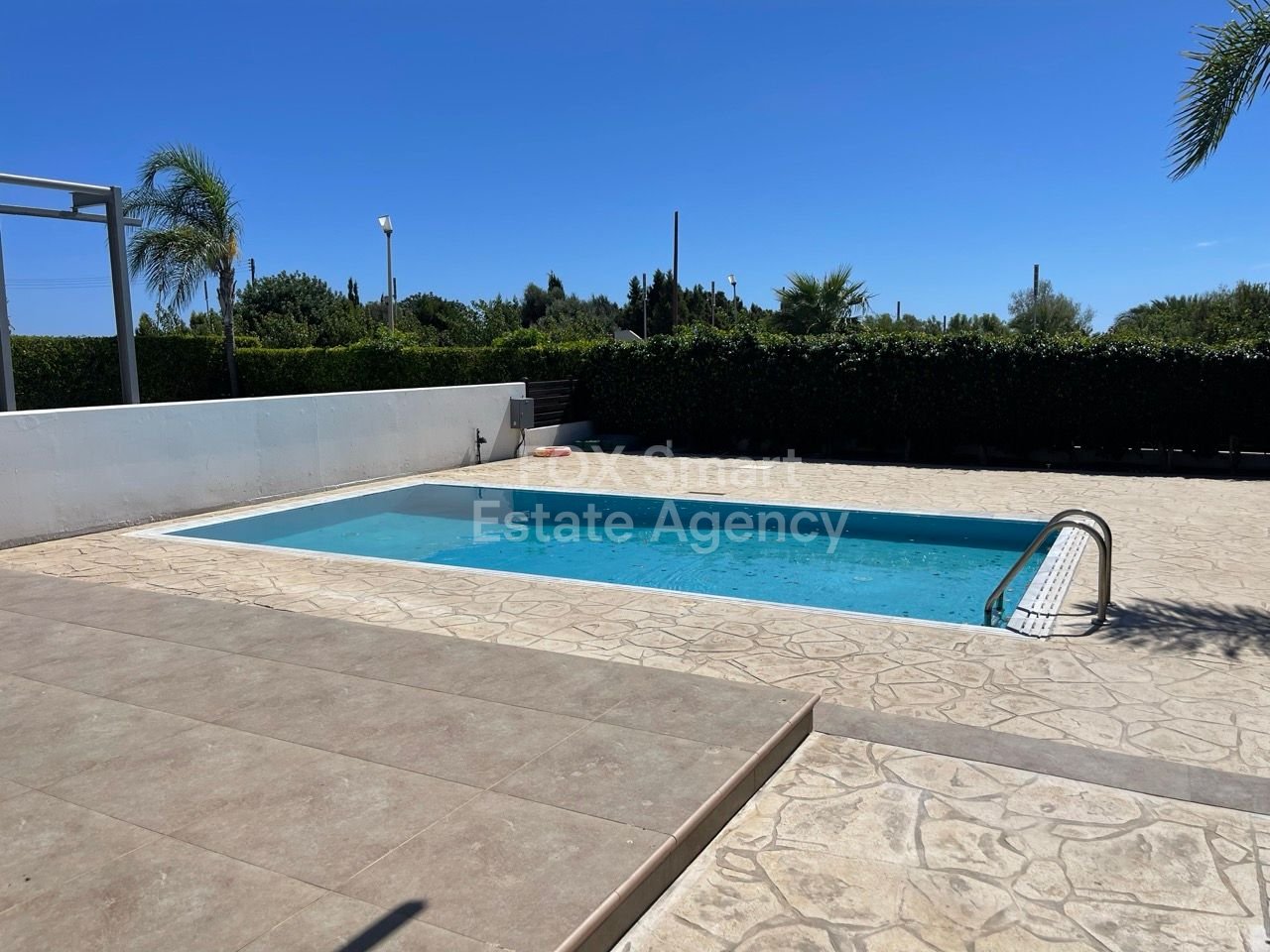 Beachside 3-Bedroom Apartment with Private Pool in Pervolia, Larnaca