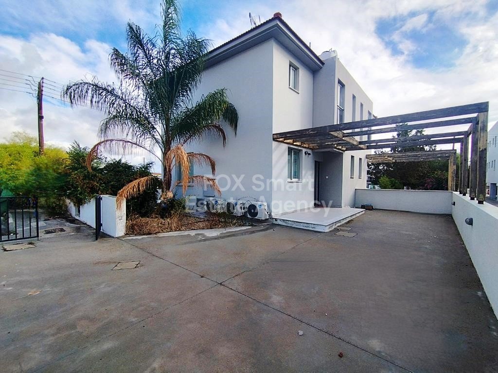 2 Bedroom Semi-Detached House For Rent in Oroklini