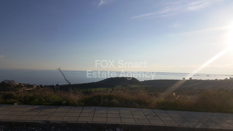 Land in Agios Tychon