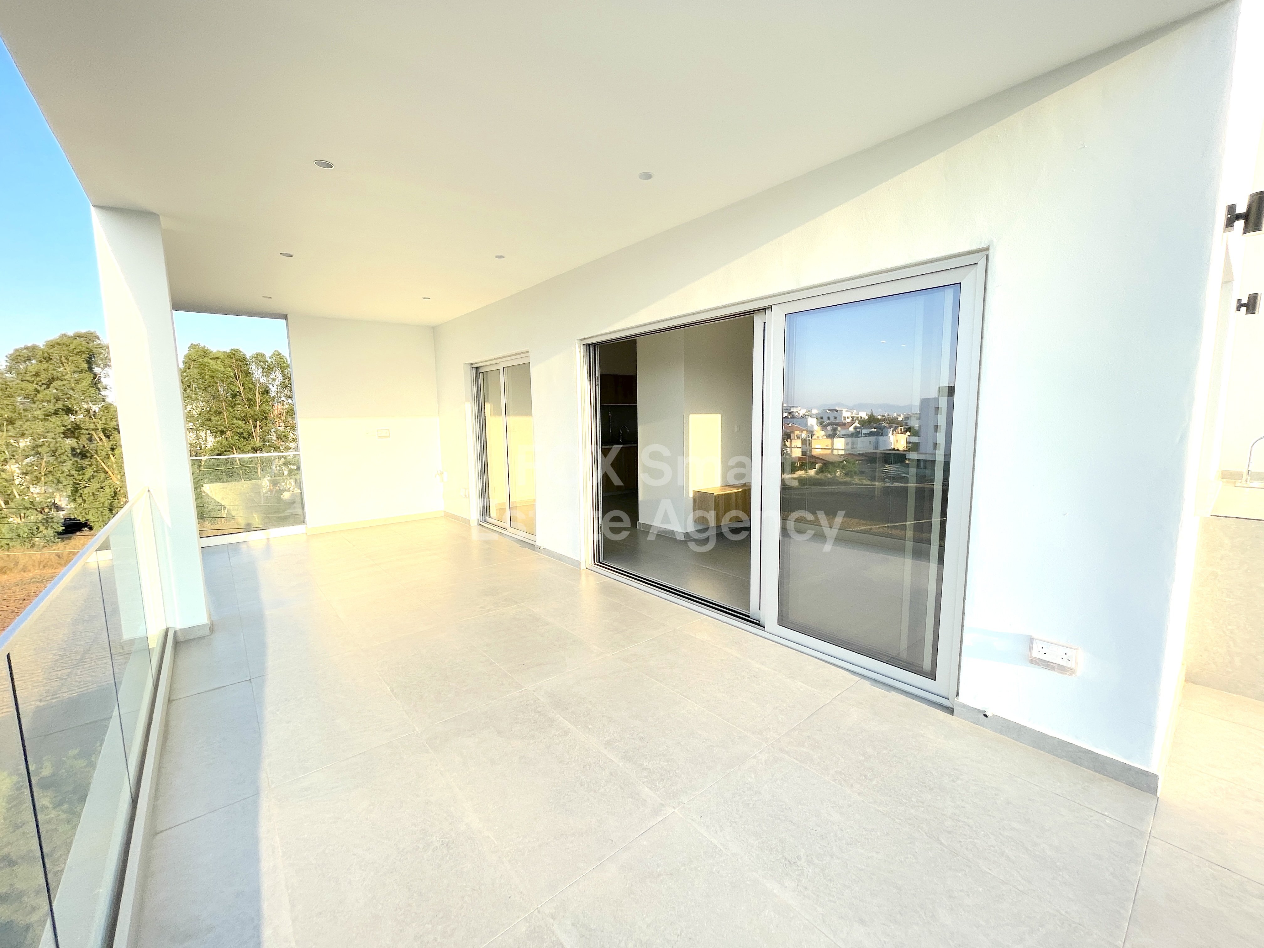 Charming Top-Floor 2-Bedroom Apartment with Expansive Balcony Near American Medical Center in Strovolos!