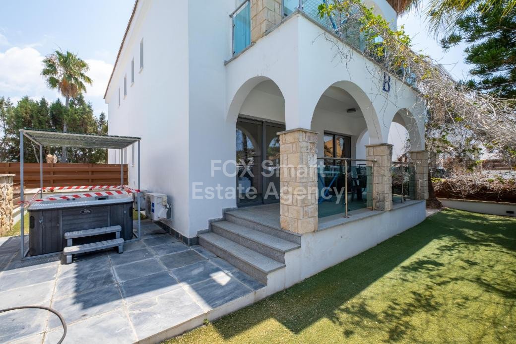 Apartment in Lakki - view 1