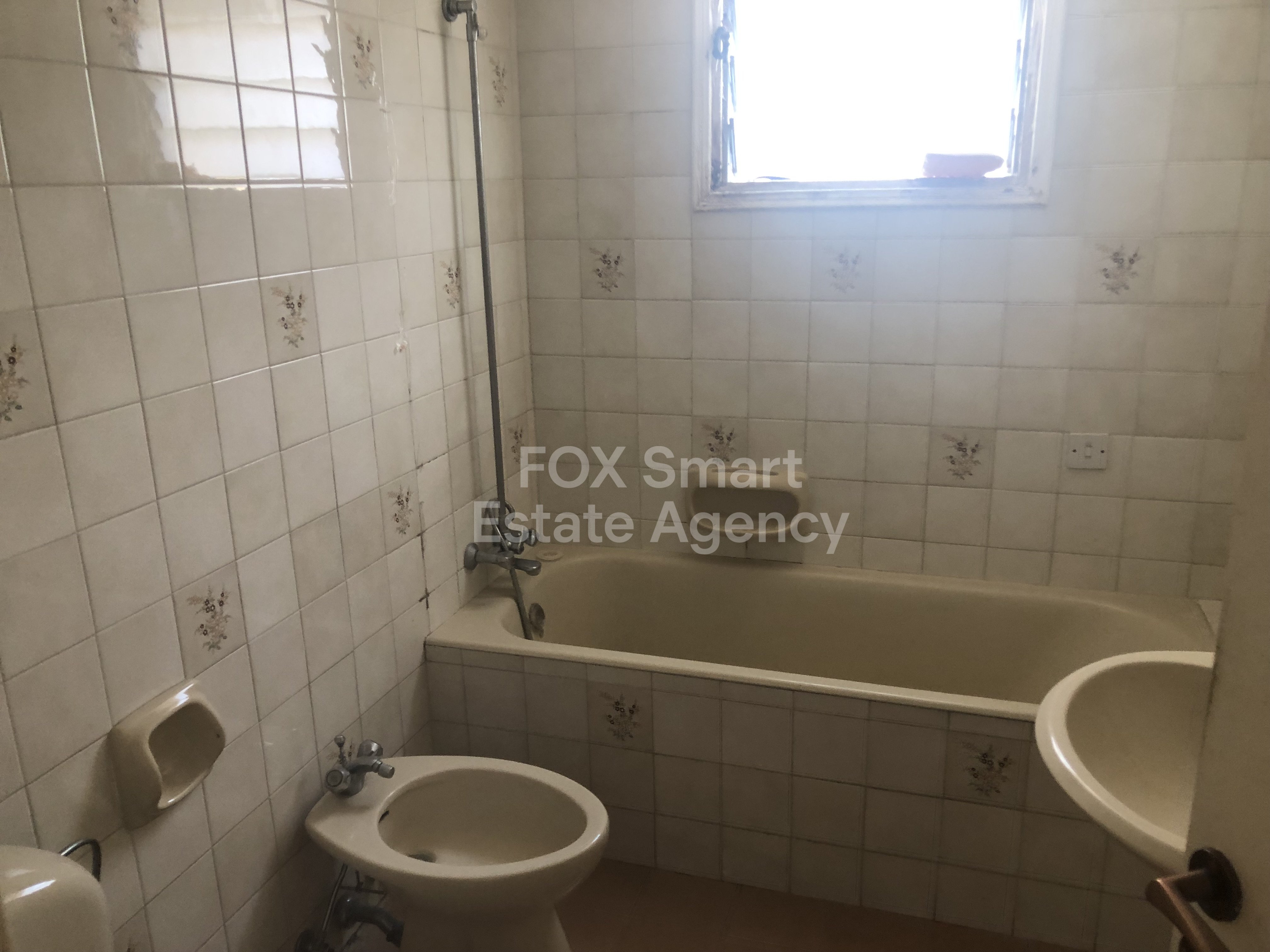 For sale 3-bedroom apartment in Agioi Oologites Nicosia near Kennedy street