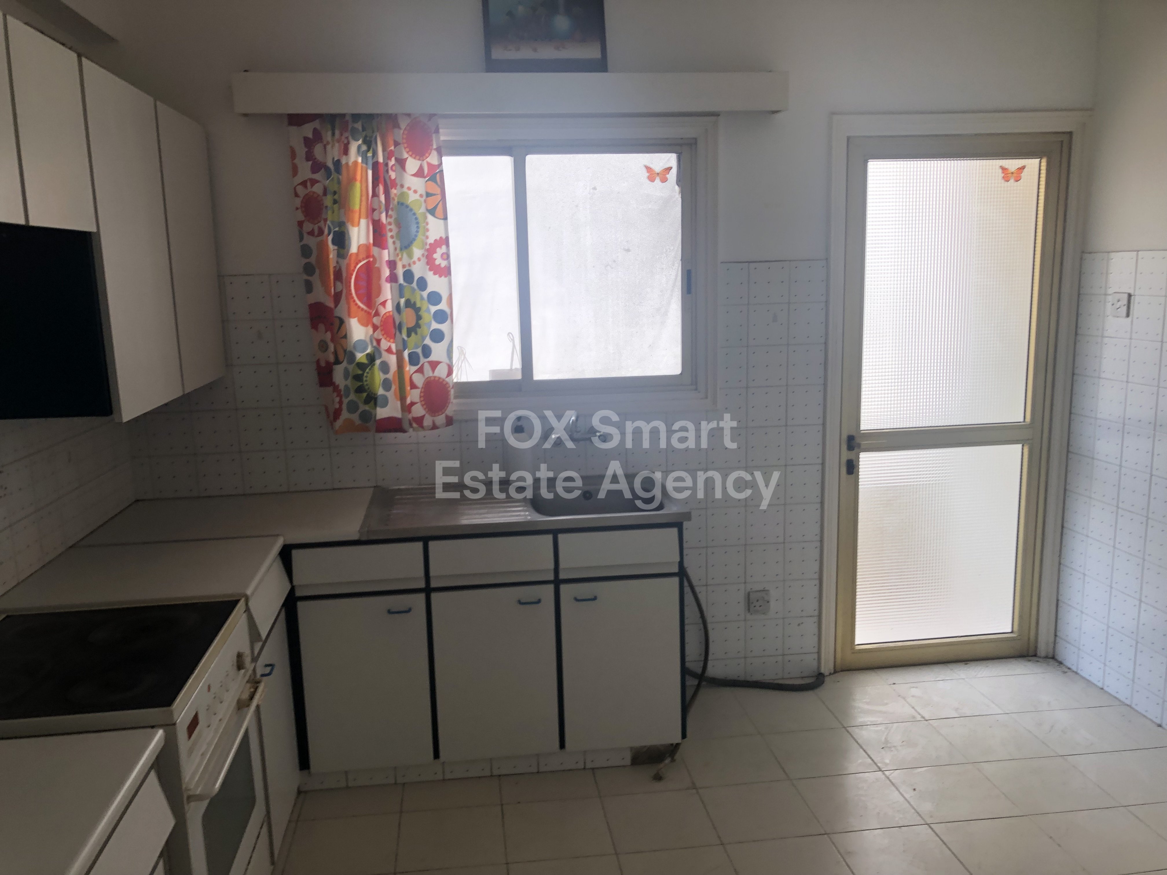 For sale 3-bedroom apartment in Agioi Oologites Nicosia near Kennedy street