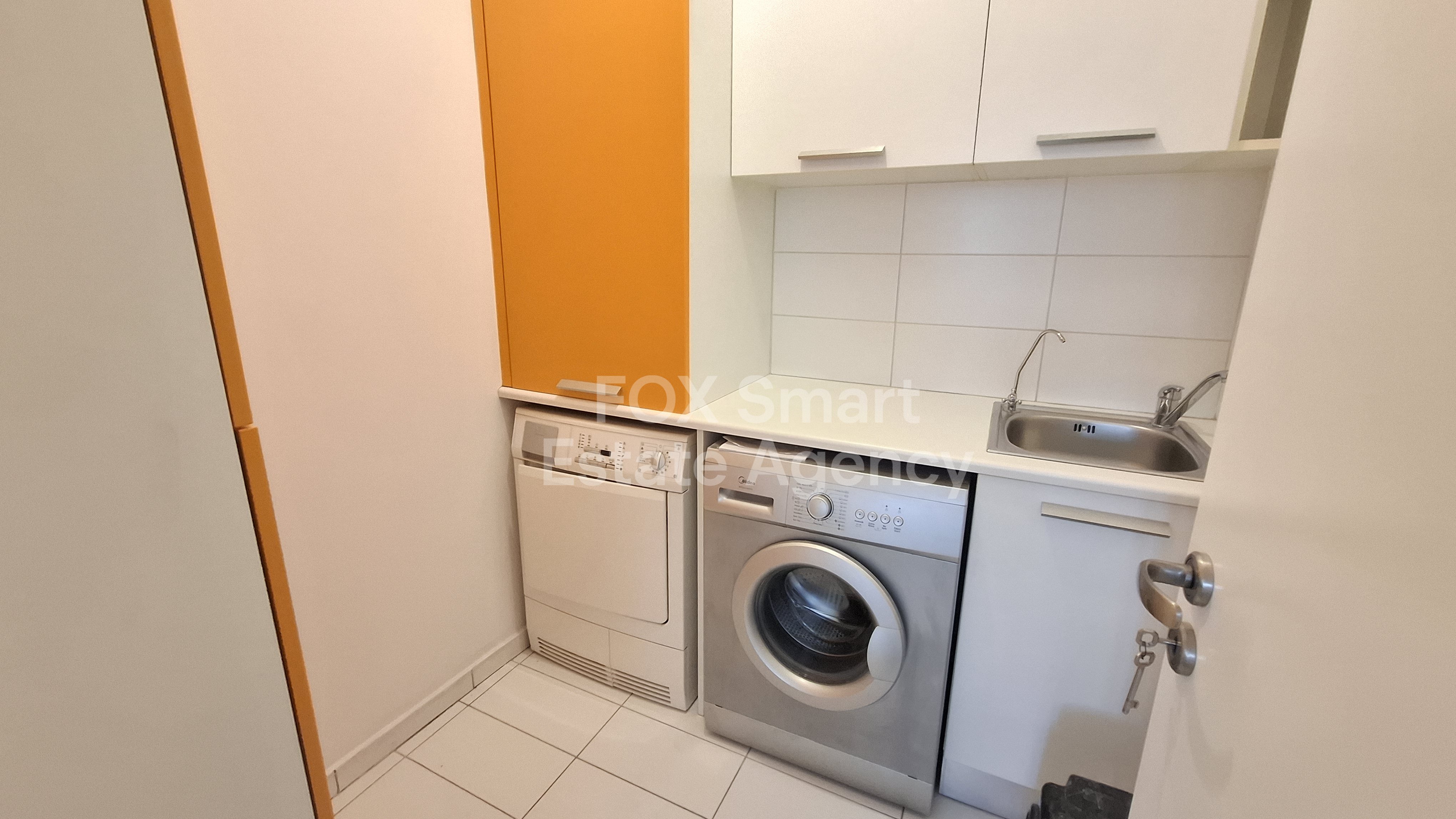 Magnificent Top floor flat with roofgarden in top Location