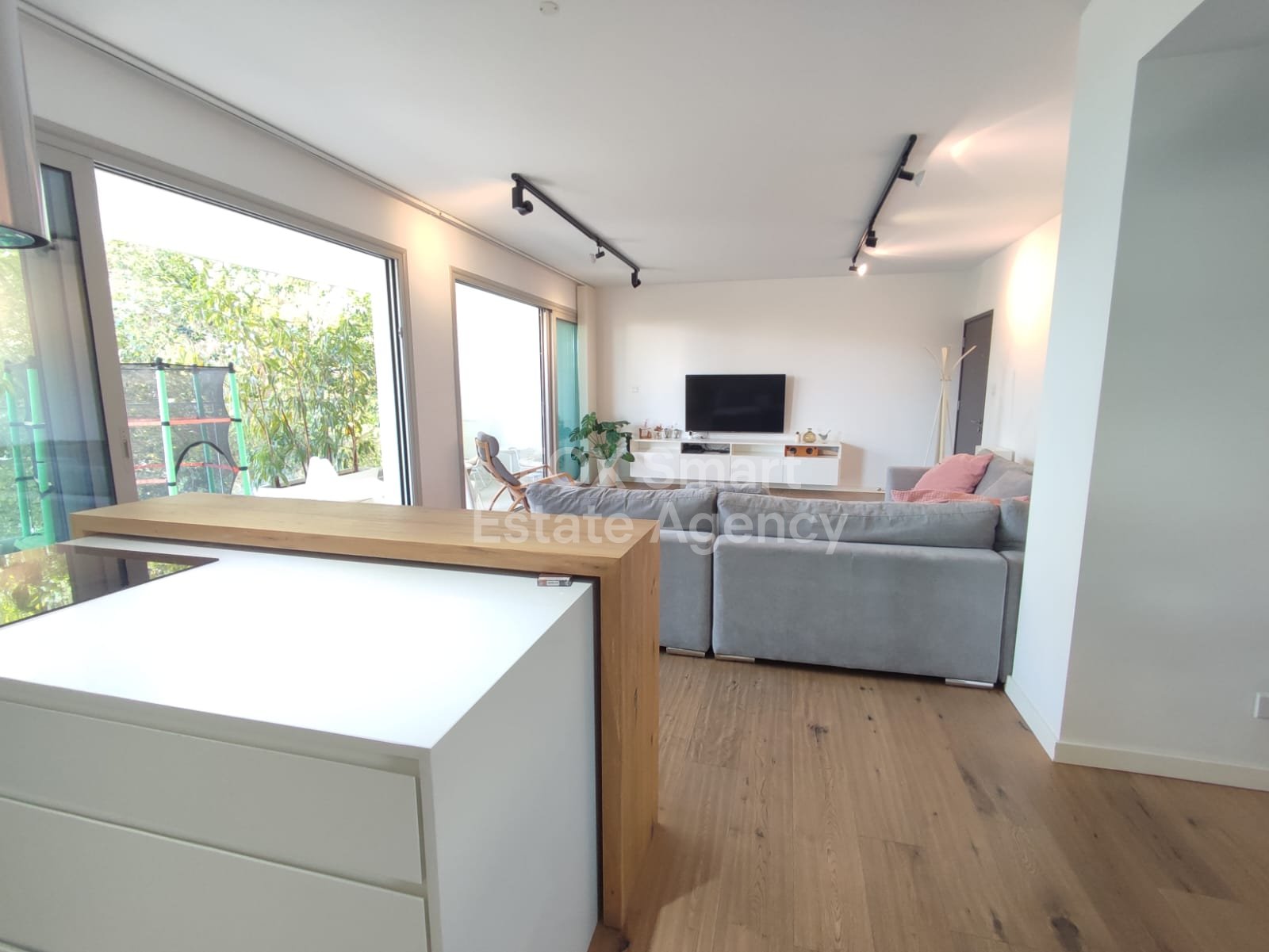 Spacious 2-Bedroom Apartment near Alpha Mega Akropolis