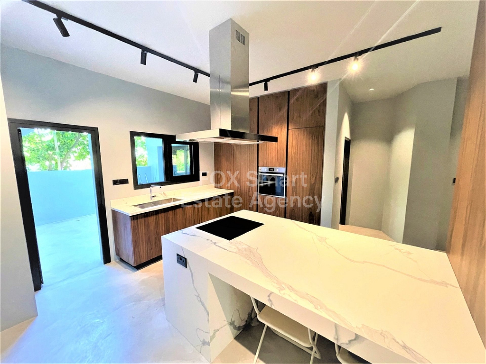 Apartment in Nicosia - Image 2