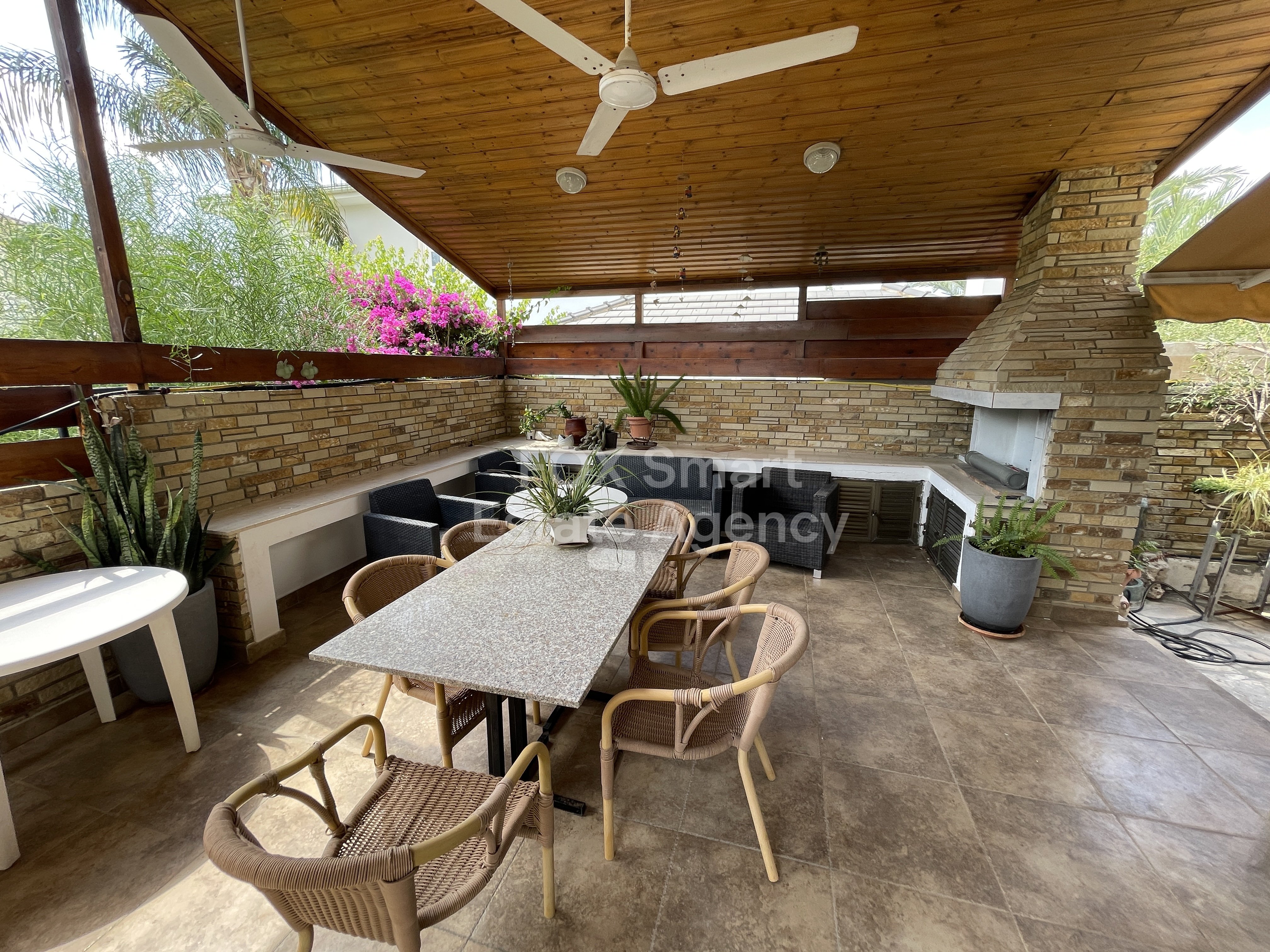 Timeless Elegance in Platy Aglantzias area: Your Dream Home with big yard Awaits