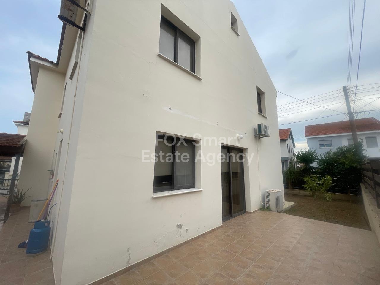 Spacious 4-Bedroom Home in Vergina – Quiet Residential Area