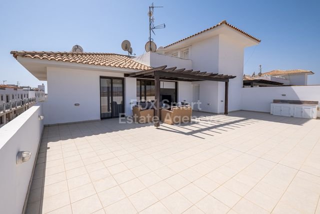 Top floor two bedroom apartment for rent, Tersefanou.