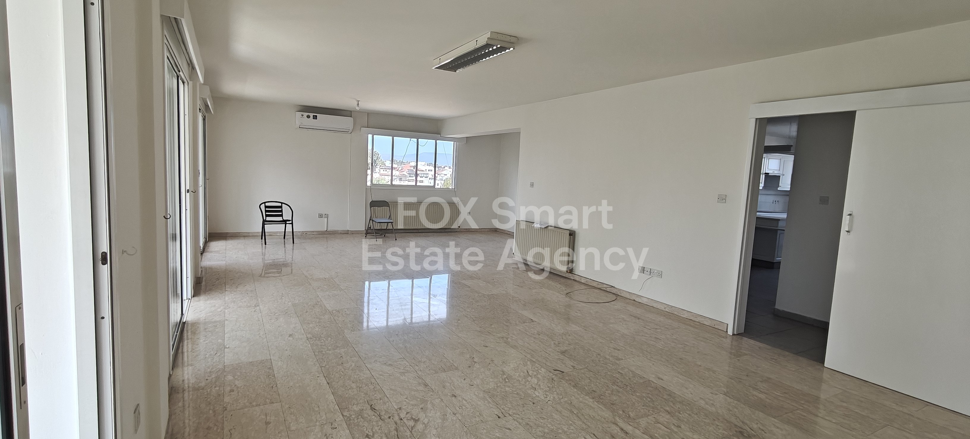 For rent spacious whole floor 3-bedroom apartment in Makedonitisa close to the Mall of Egkomi