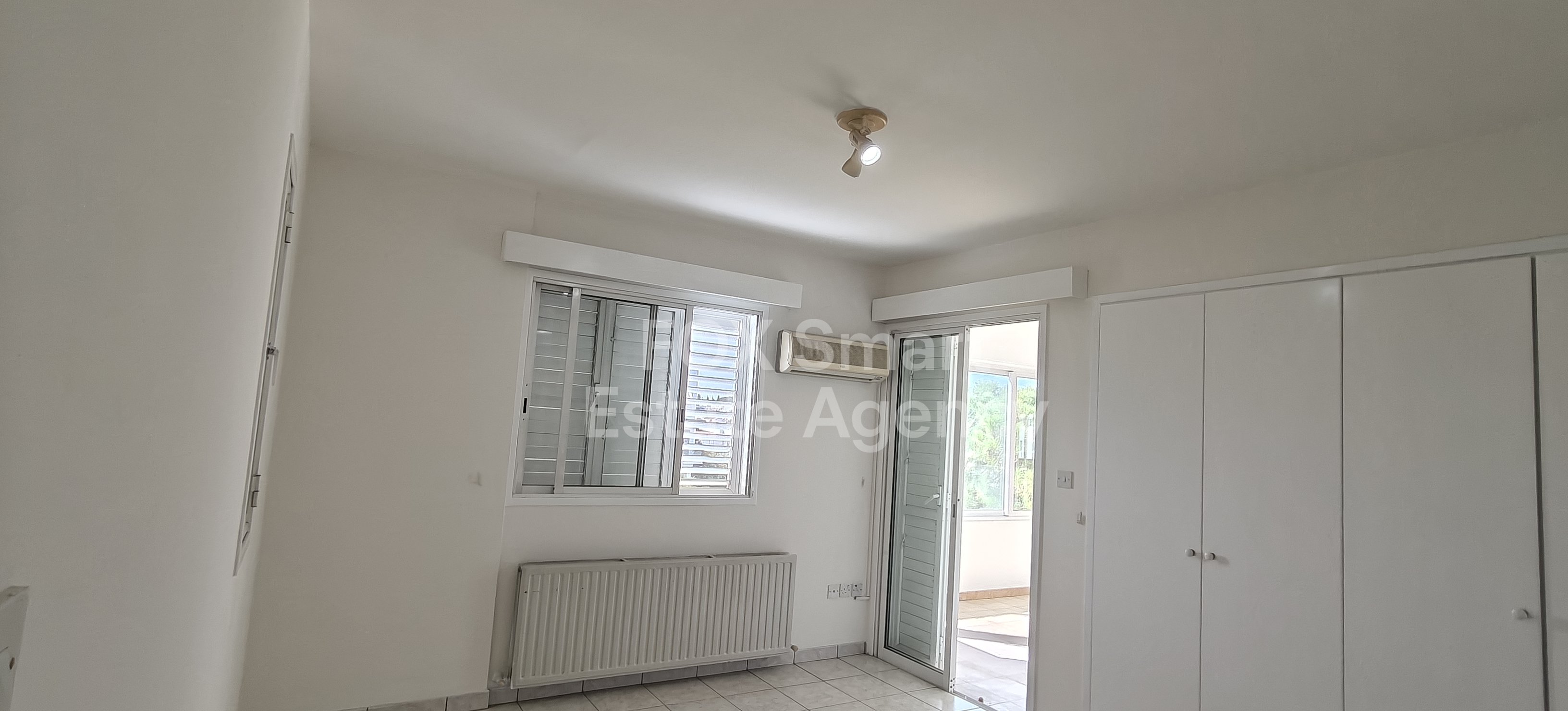 For rent spacious whole floor 3-bedroom apartment in Makedonitisa close to the Mall of Egkomi