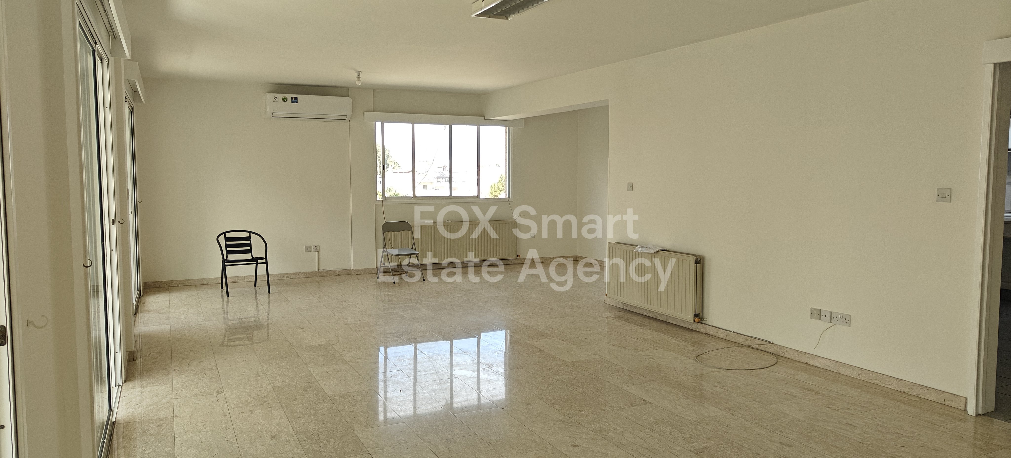 For rent spacious whole floor 3-bedroom apartment in Makedonitisa close to the Mall of Egkomi
