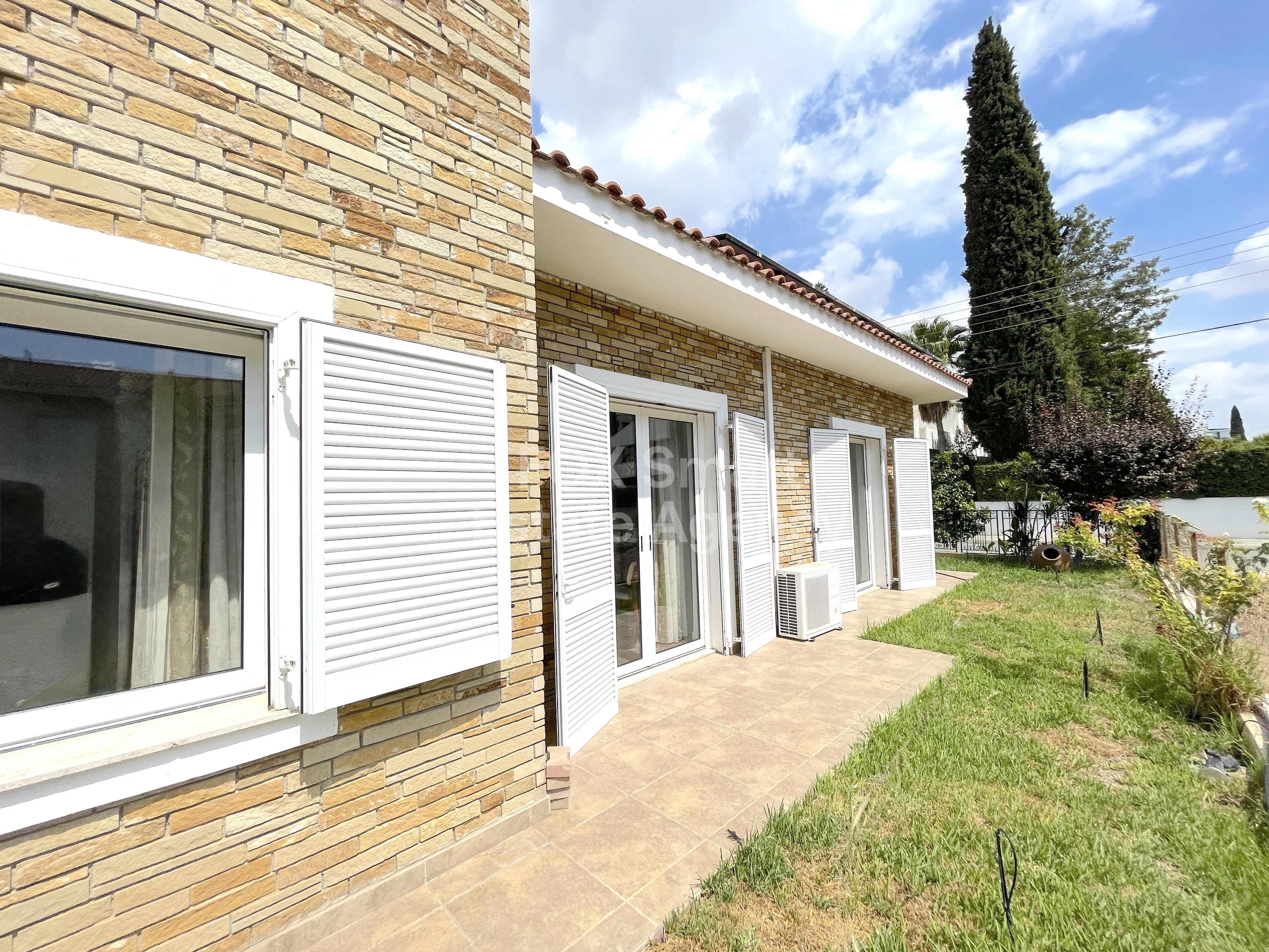 Timeless Elegance in Platy Aglantzias area: Your Dream Home with big yard Awaits