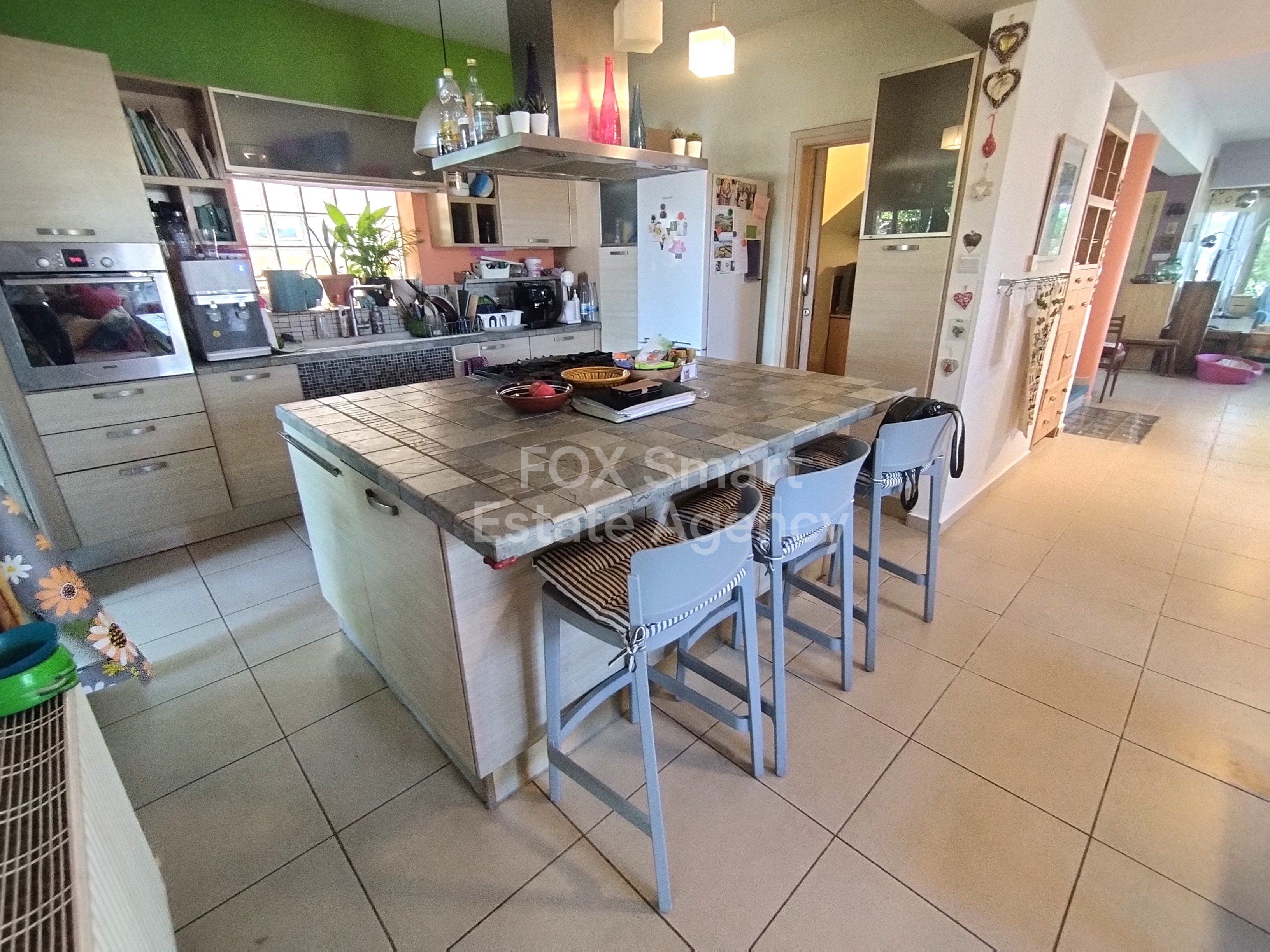 Space, Comfort & Location – 4-Bedroom Residence with Attic & Courtyard
