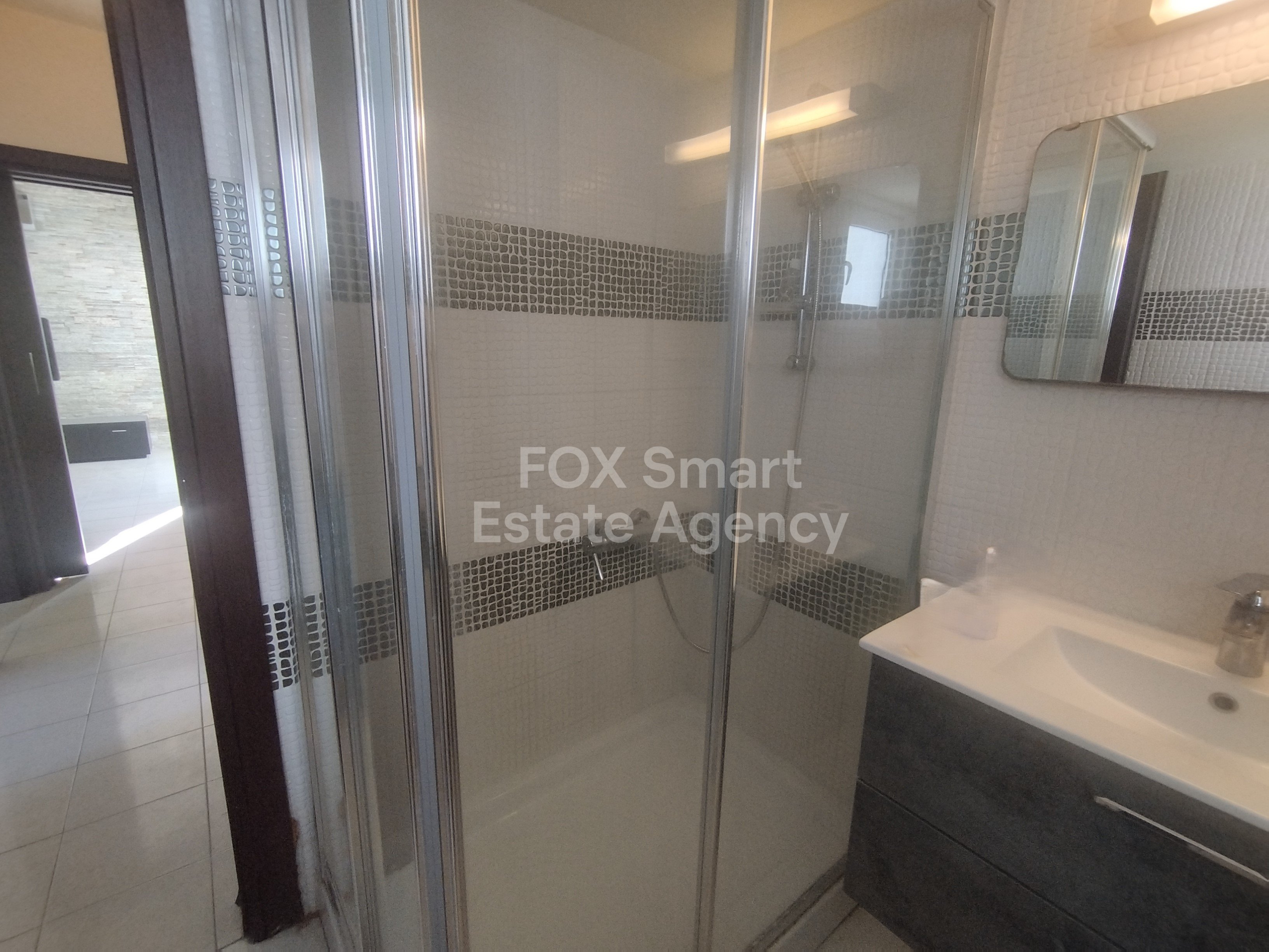 Prime 3-Bedroom Apartment in Central Lykavitos