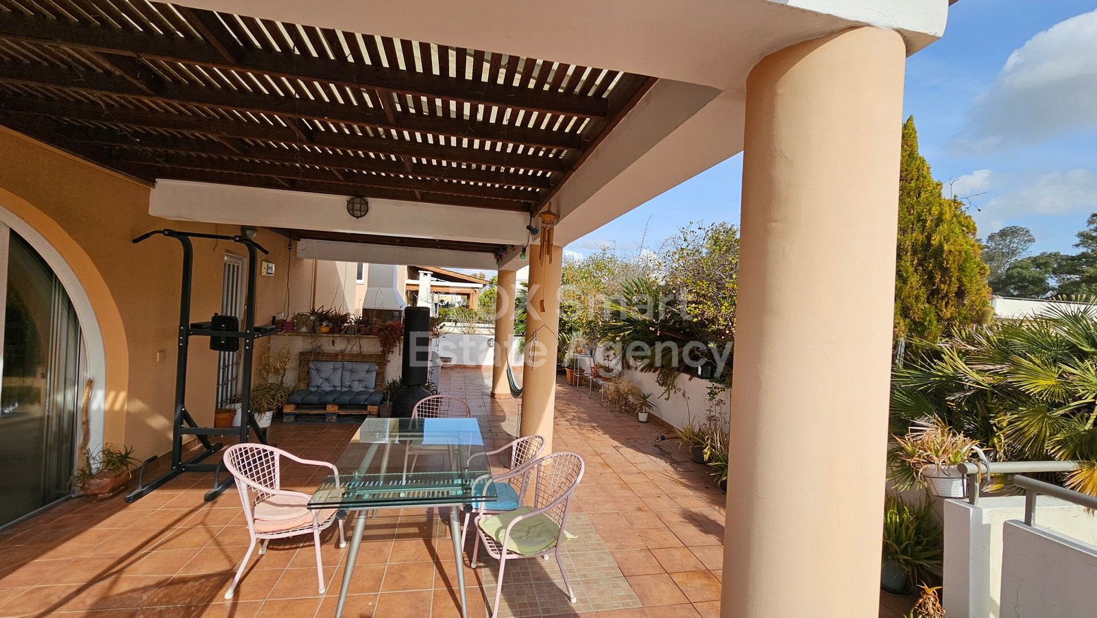 Fully furnished 3-Bedroom Penthouse for rent in Agioi Omologites with lovely view