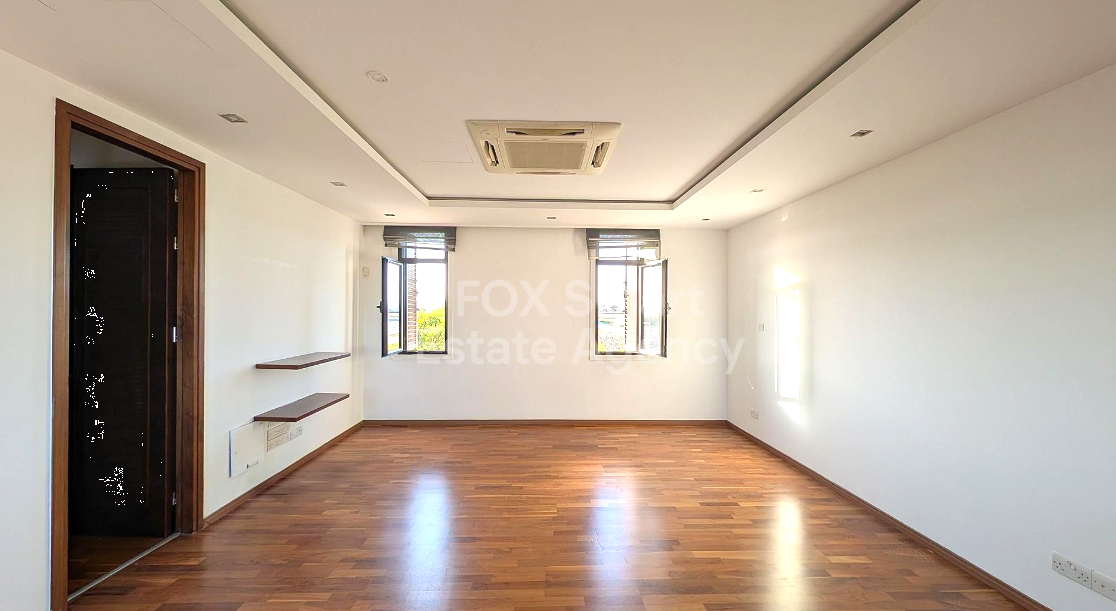 Five bedroom house for sale, Dromolaxia.