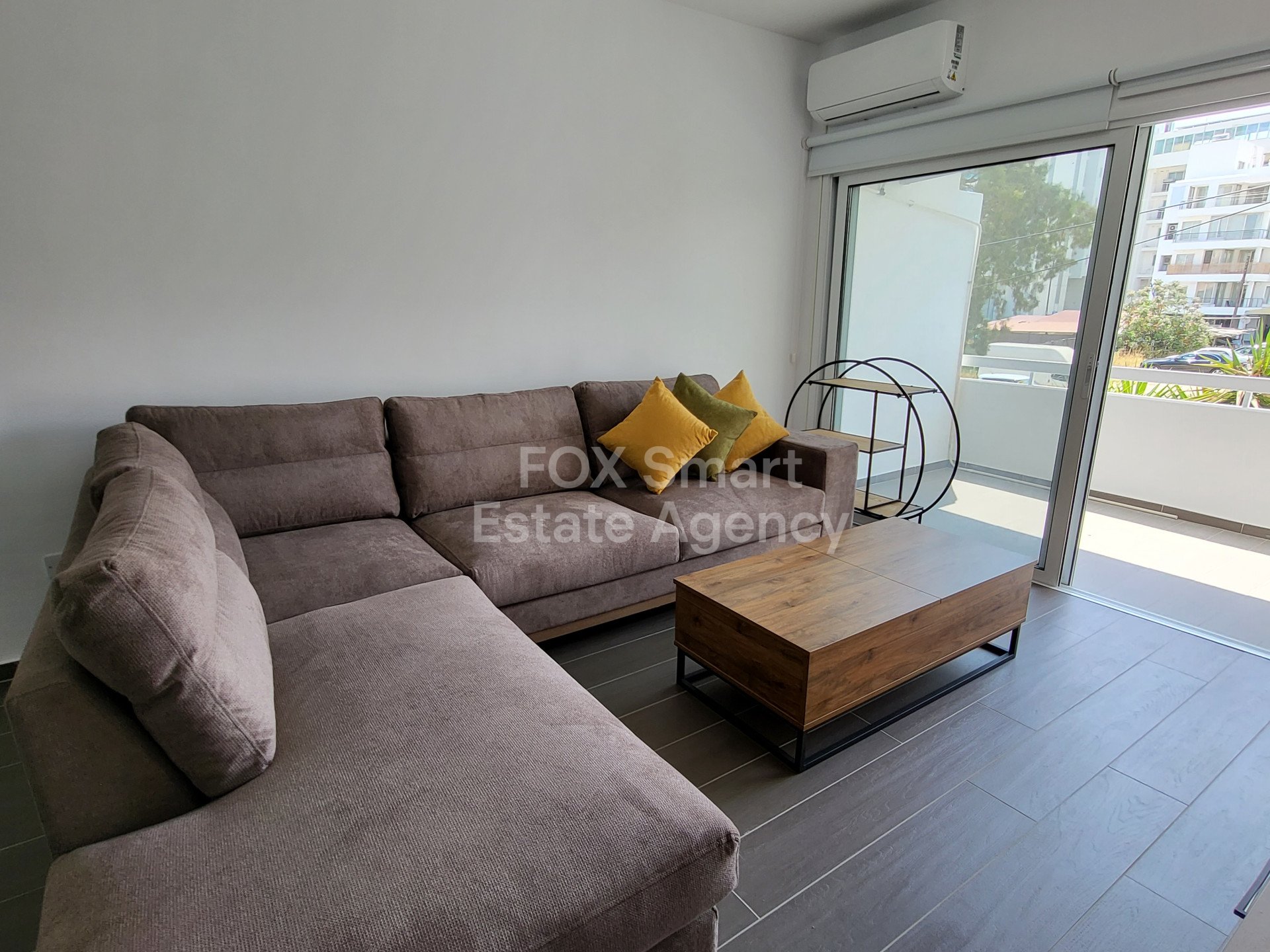 3-bedroom fully renovated and fully furnished apartment in Lykavitos