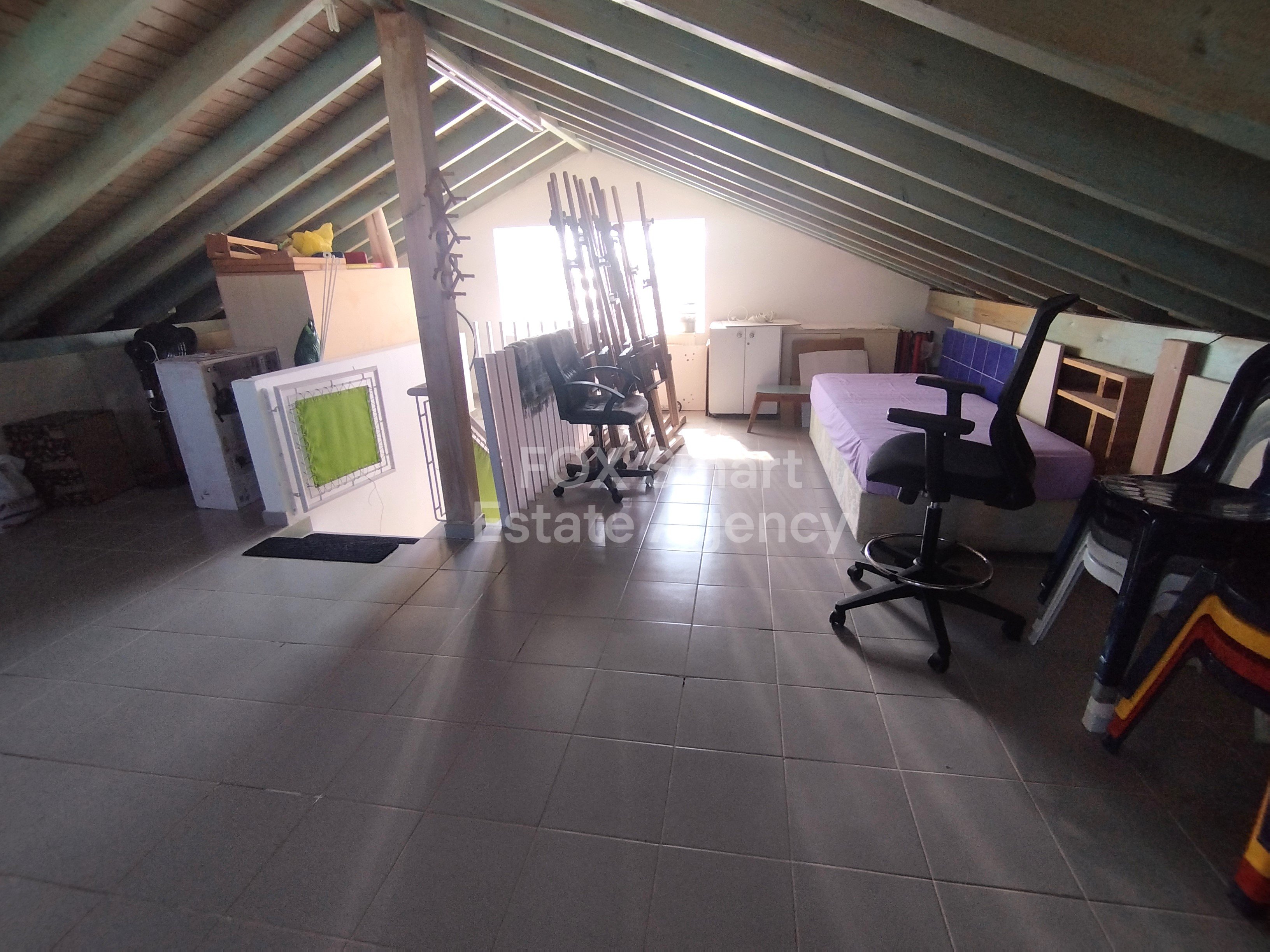 Space, Comfort & Location – 4-Bedroom Residence with Attic & Courtyard