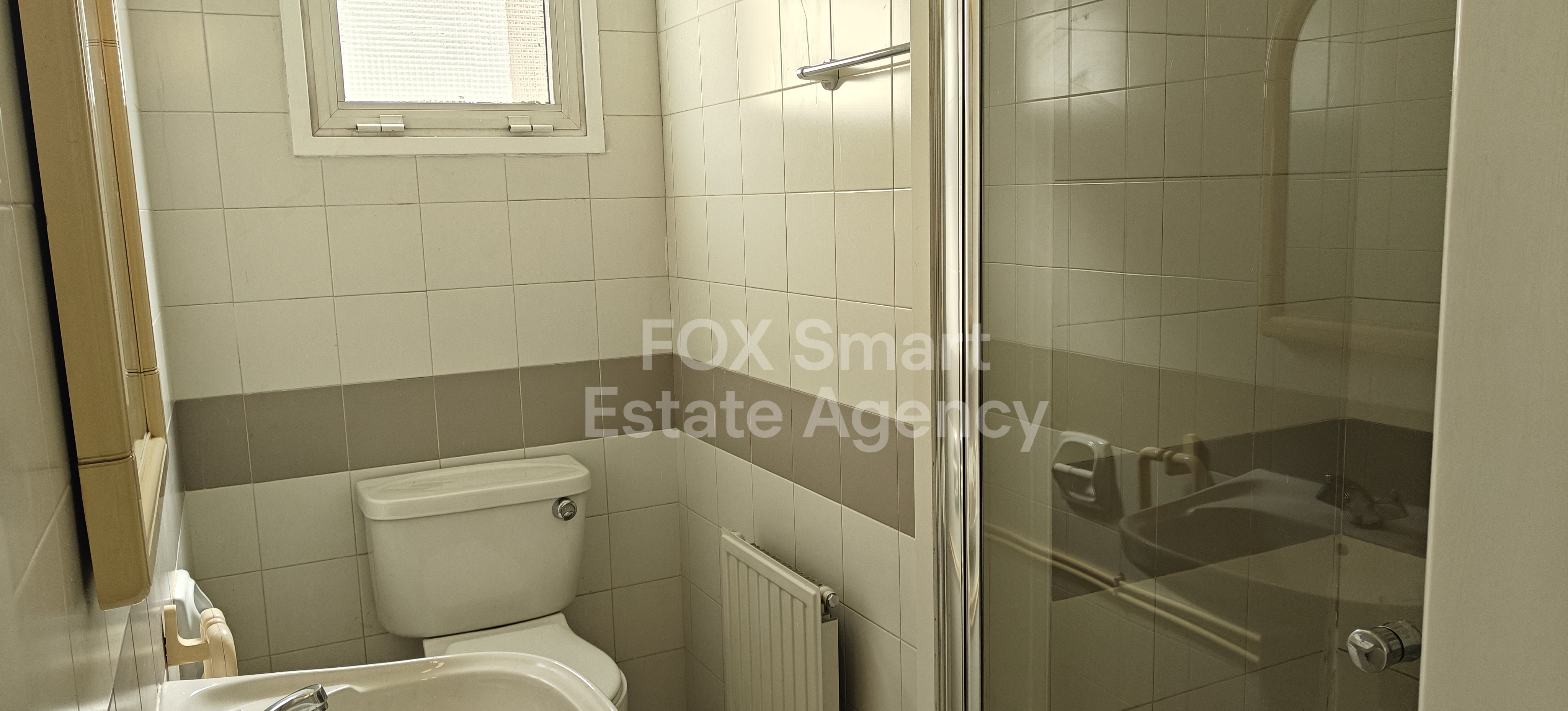 For rent spacious whole floor 3-bedroom apartment in Makedonitisa close to the Mall of Egkomi