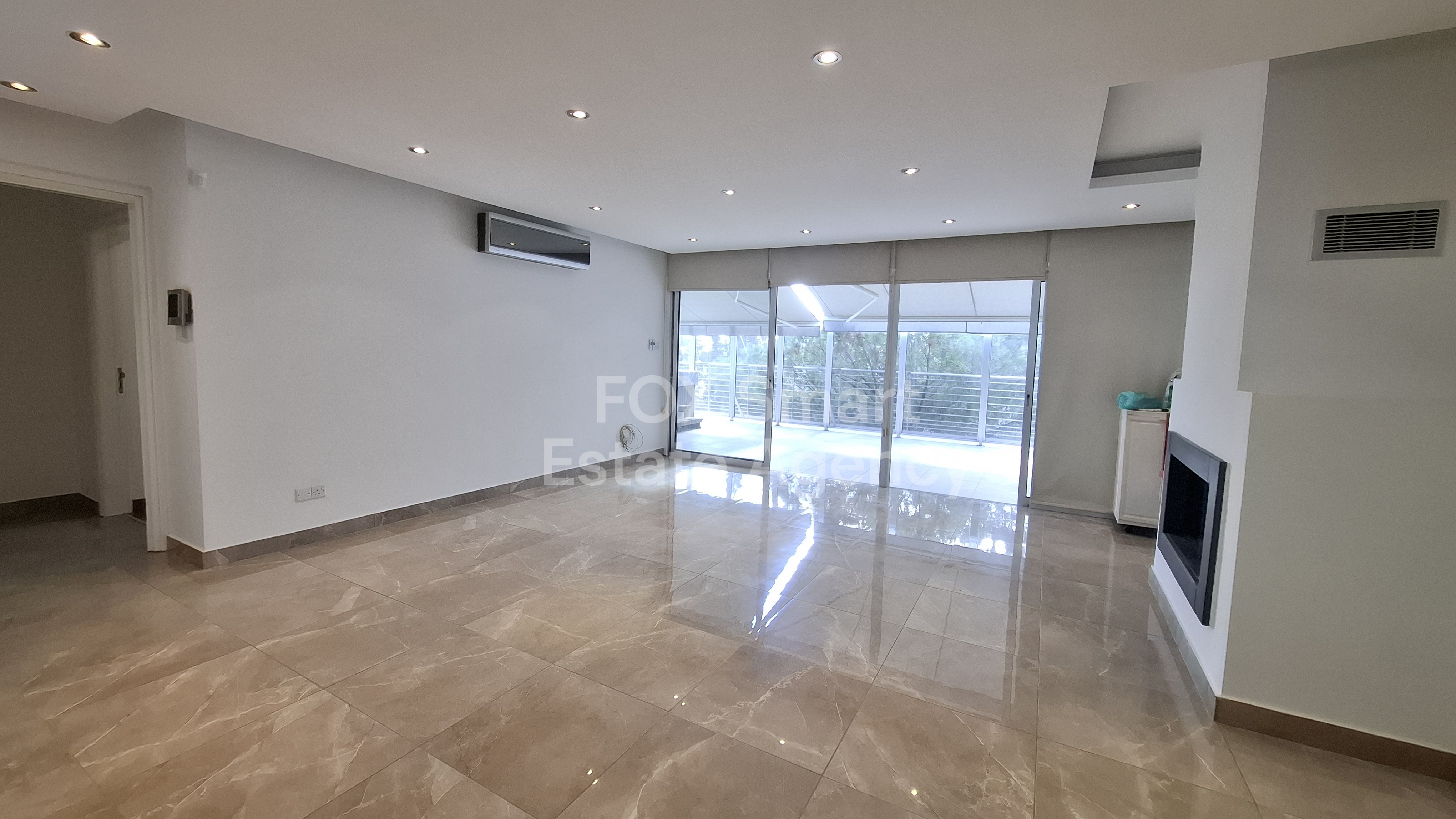 Magnificent Top floor flat with roofgarden in top Location