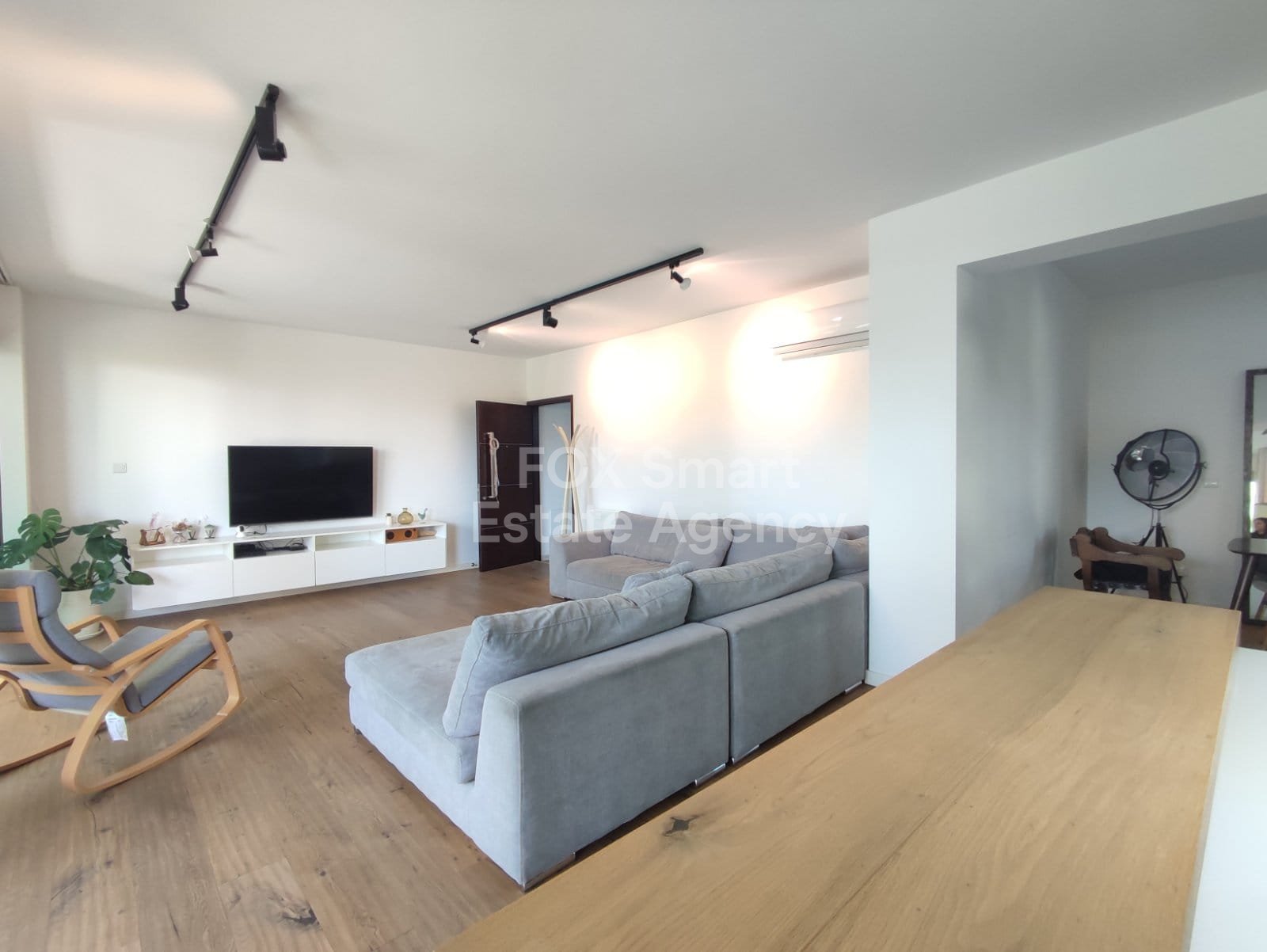 Spacious 2-Bedroom Apartment near Alpha Mega Akropolis