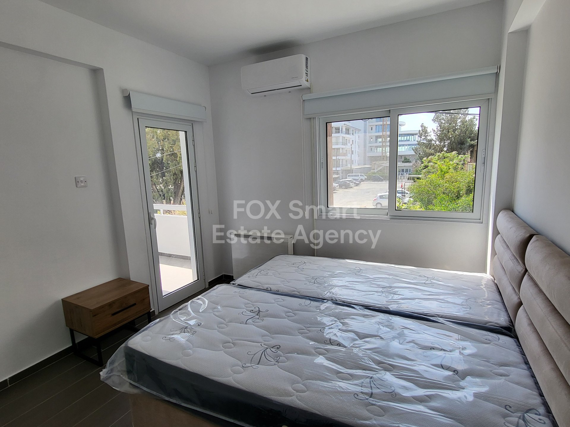 3-bedroom fully renovated and fully furnished apartment in Lykavitos