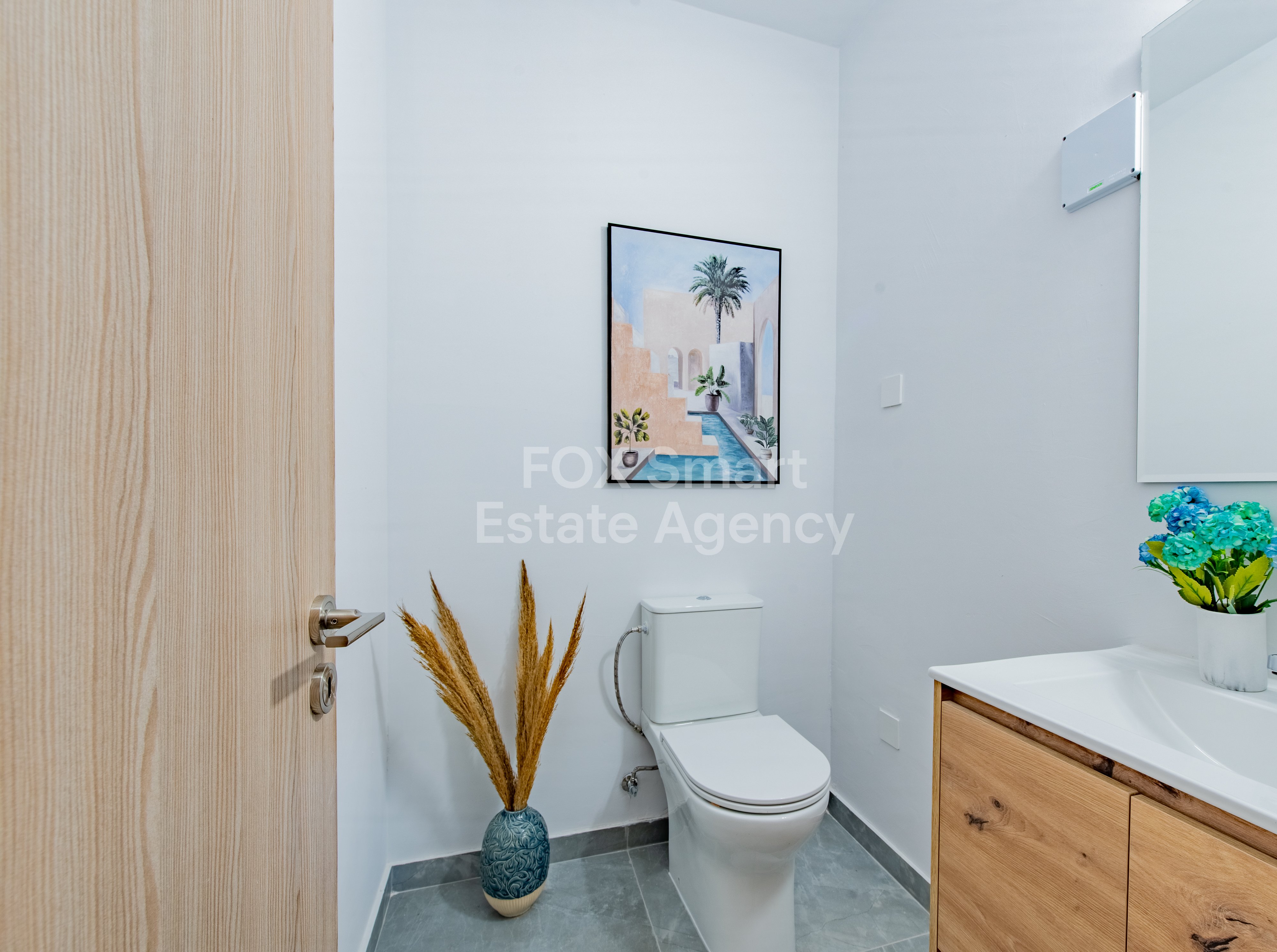 Fully renovated modern apartment near Larnaca Finikoudes